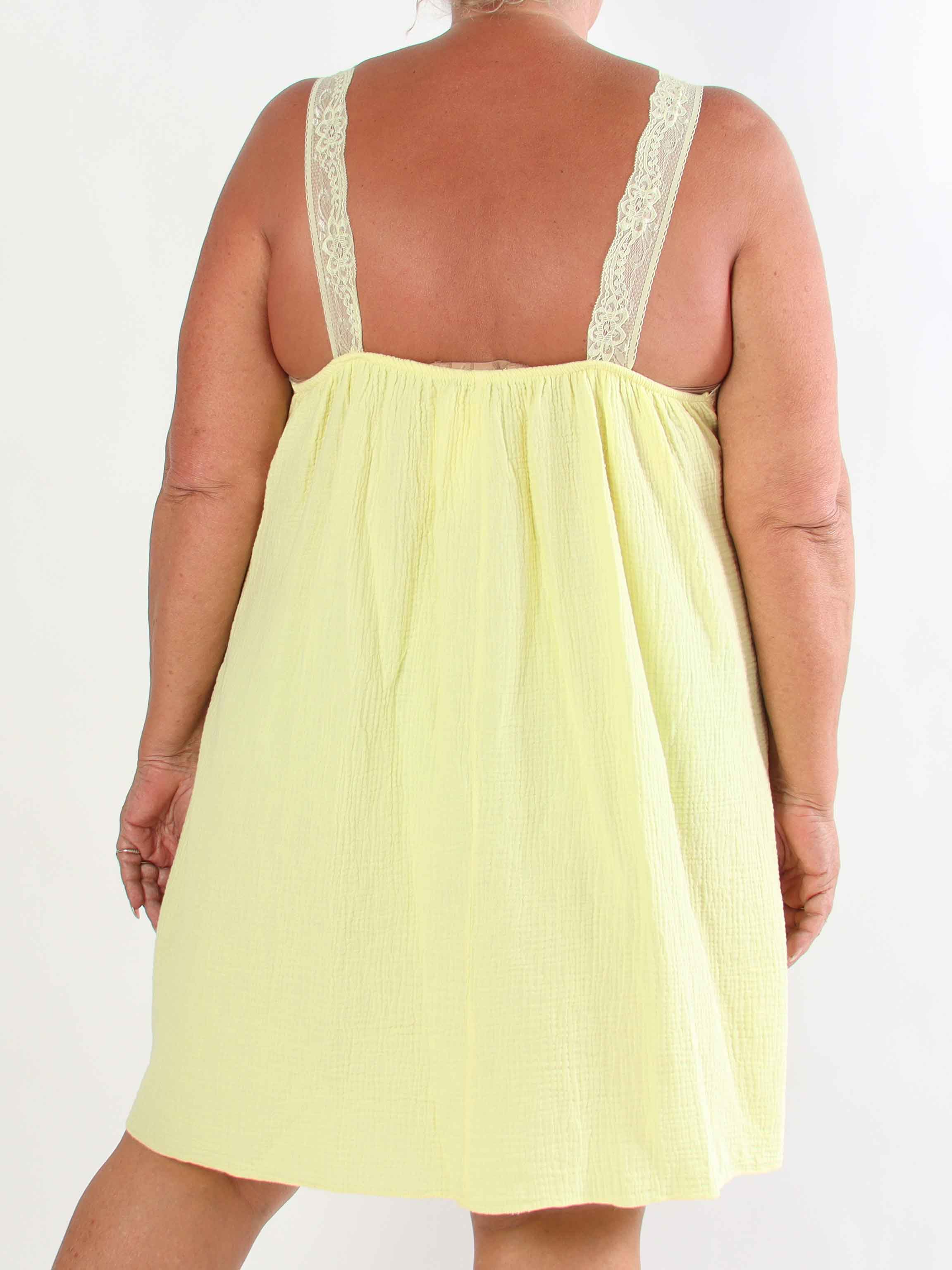 Taimi - Plus size kjole i bomulds-musselin stof med blondestropper