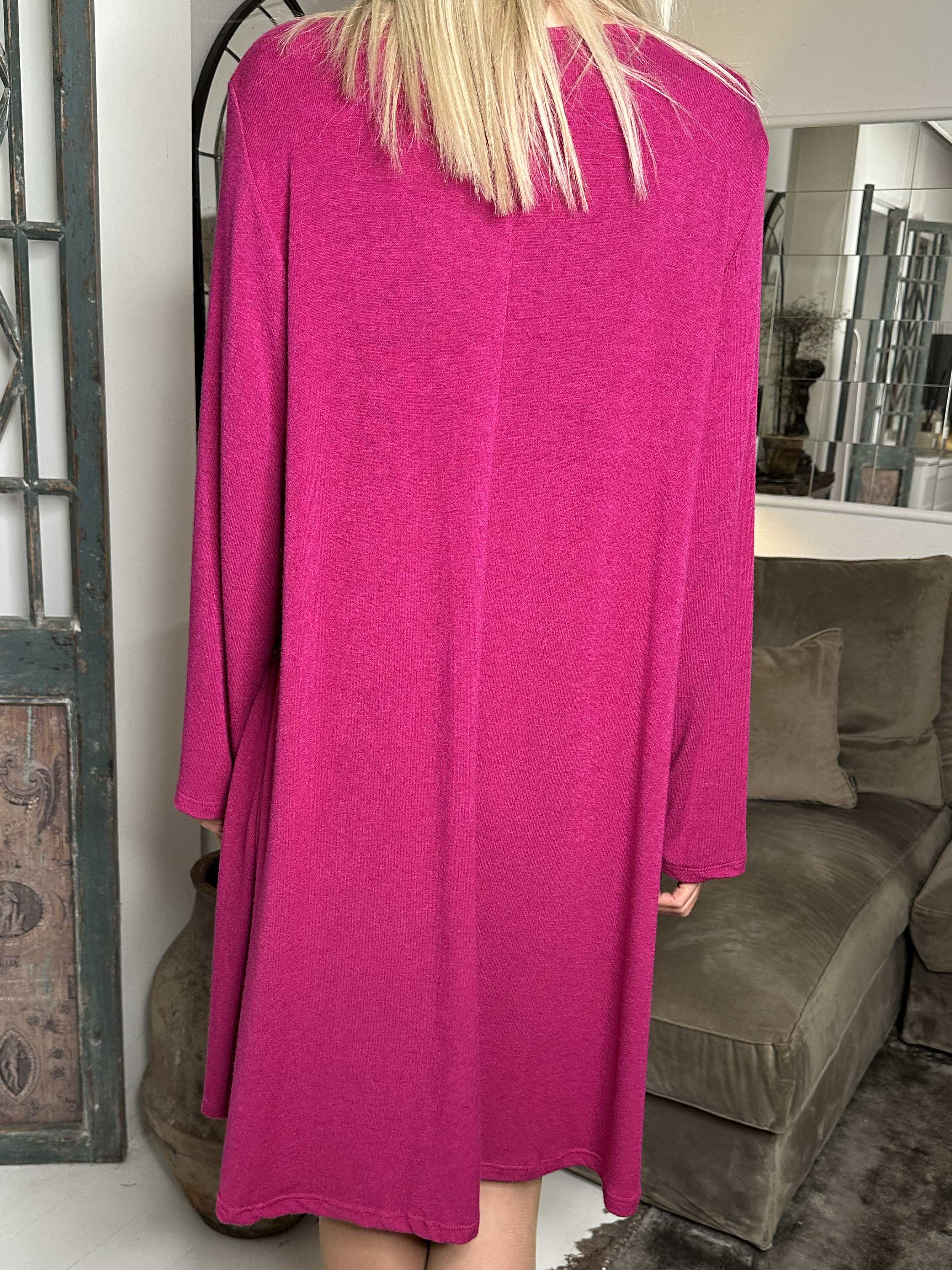 Talia - Klänning i mjuk viskos med kattmotiv