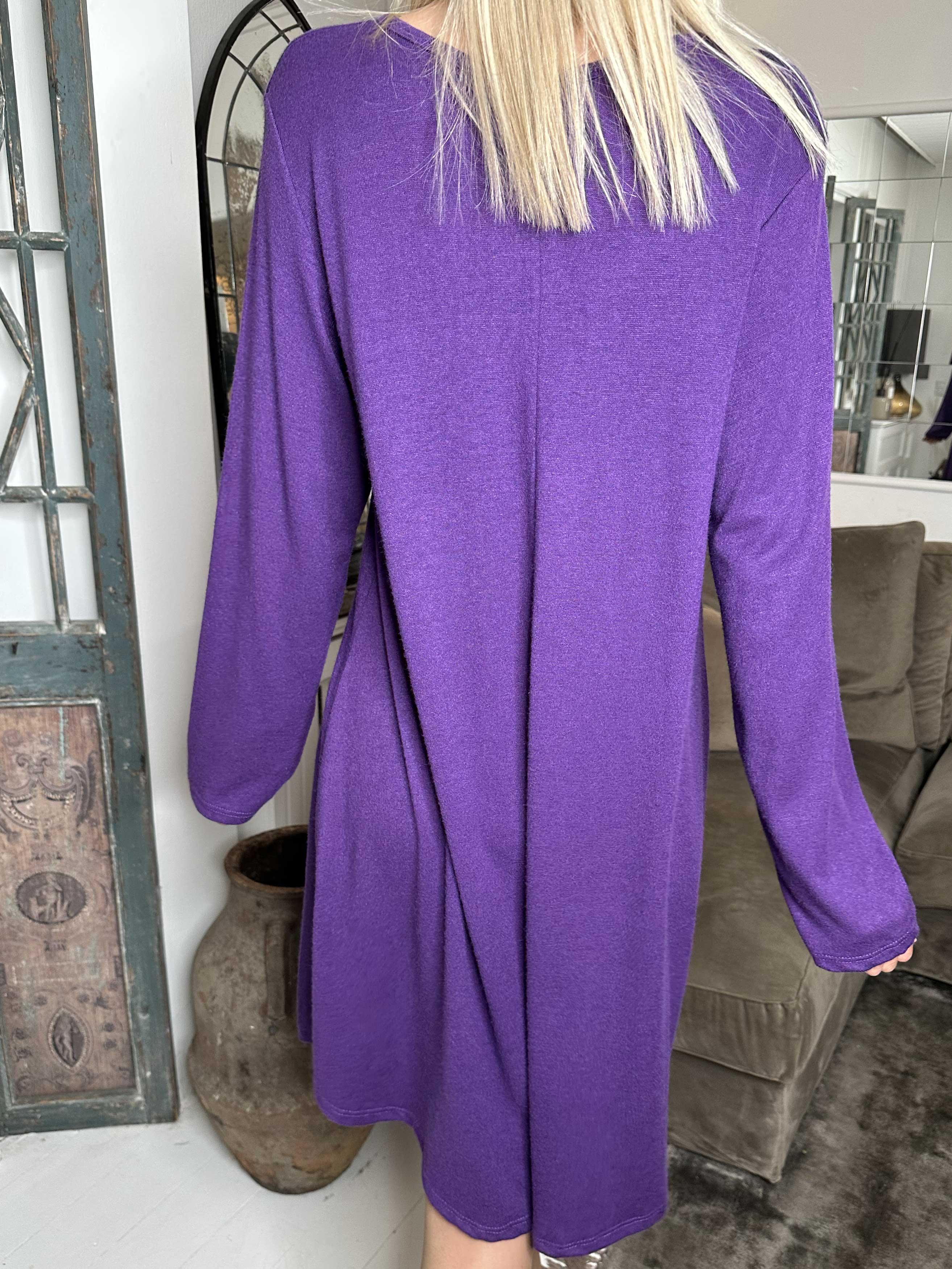 Talia - Klänning i mjuk viskos med kattmotiv