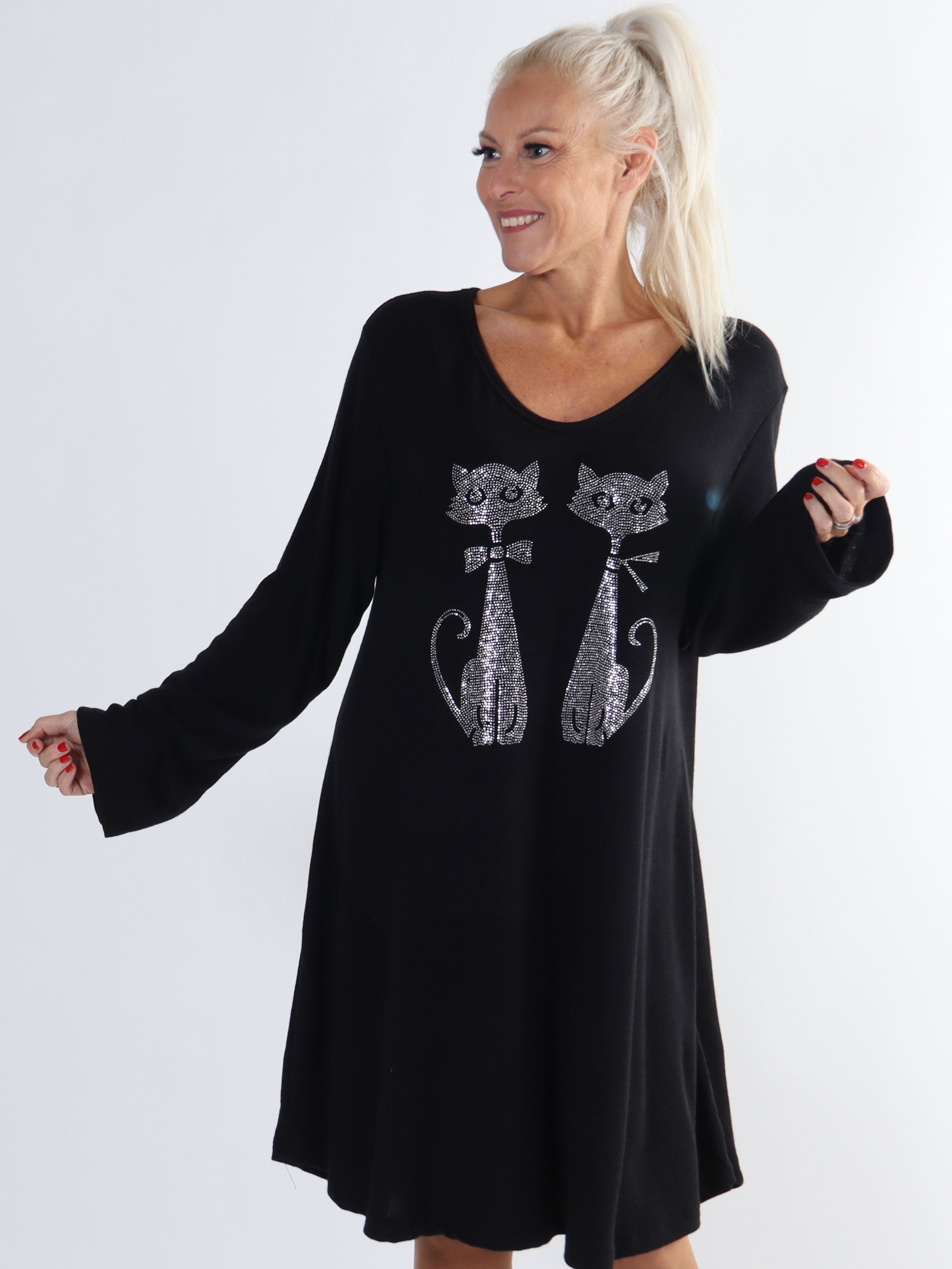 Talia - Klänning i viskos med kattmönster i viskos för större storlekar