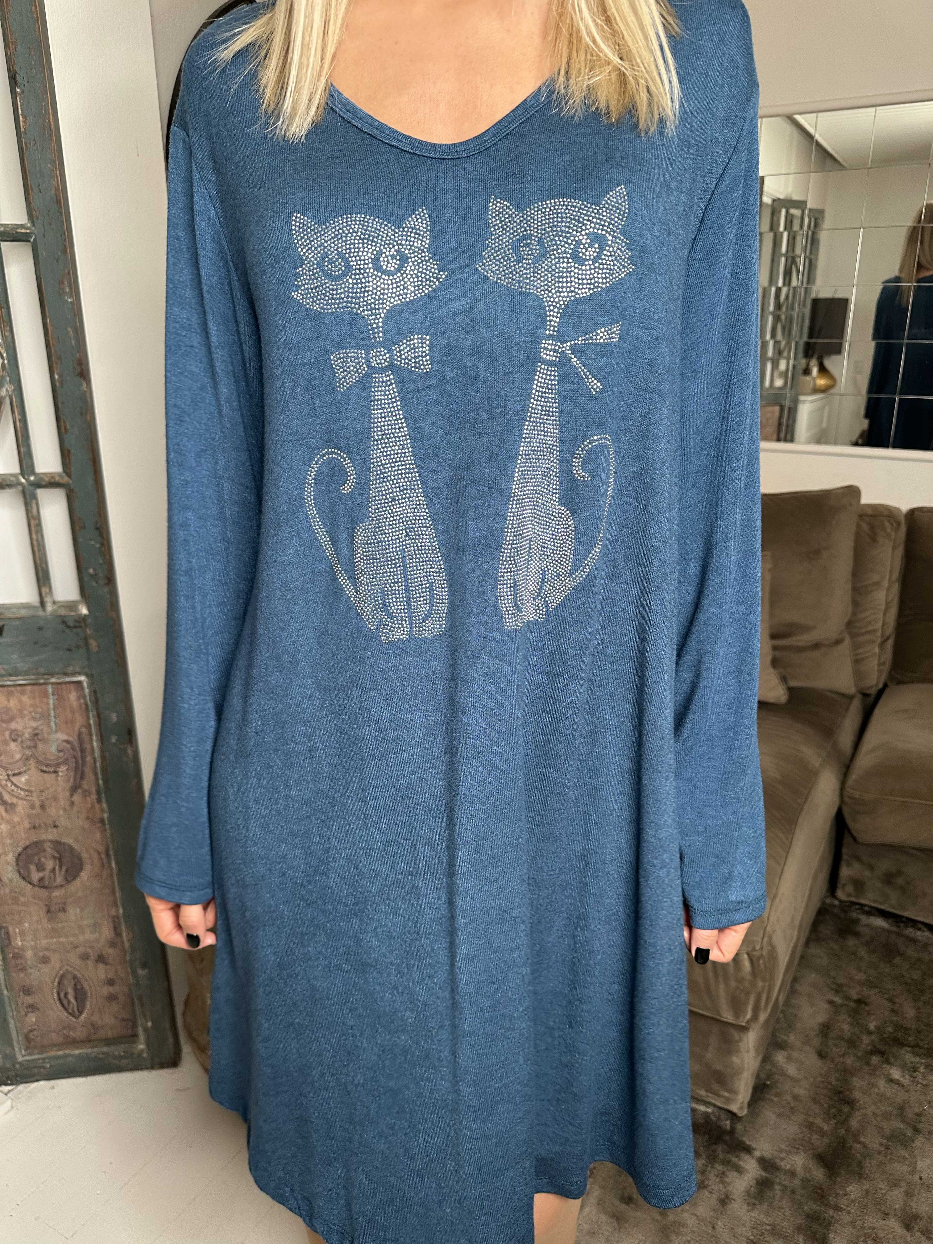 Talia - Klänning i mjuk viskos med kattmotiv