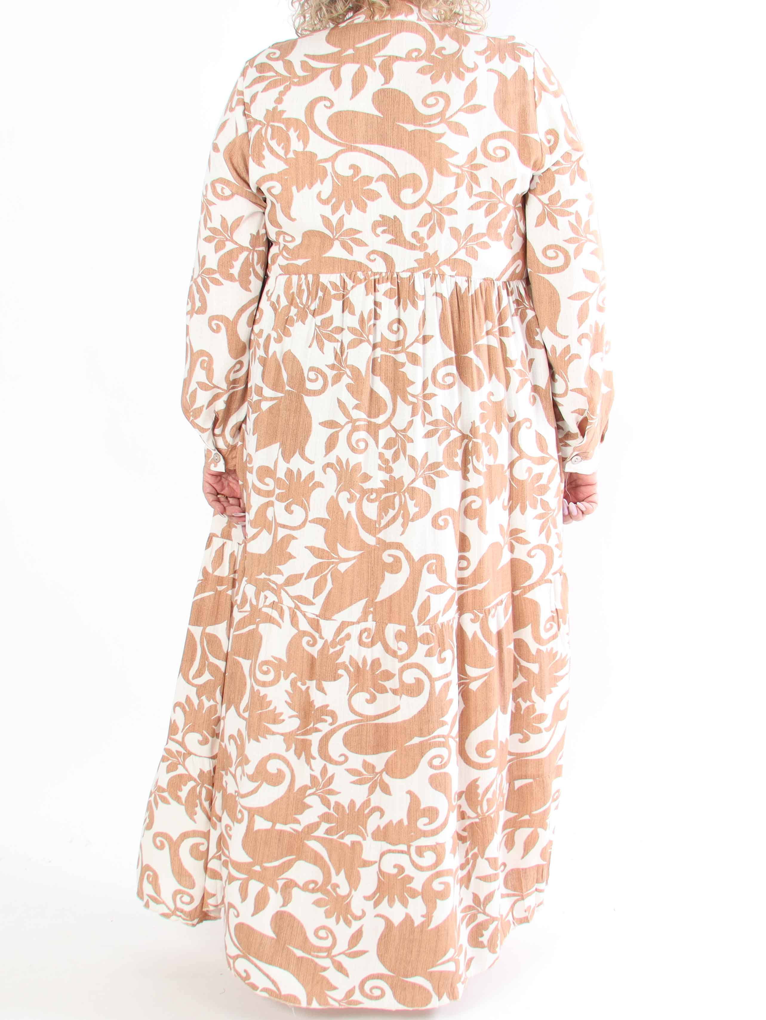 Tasha - Sommarklänning i viskos i stor storlek med blommigt tryck