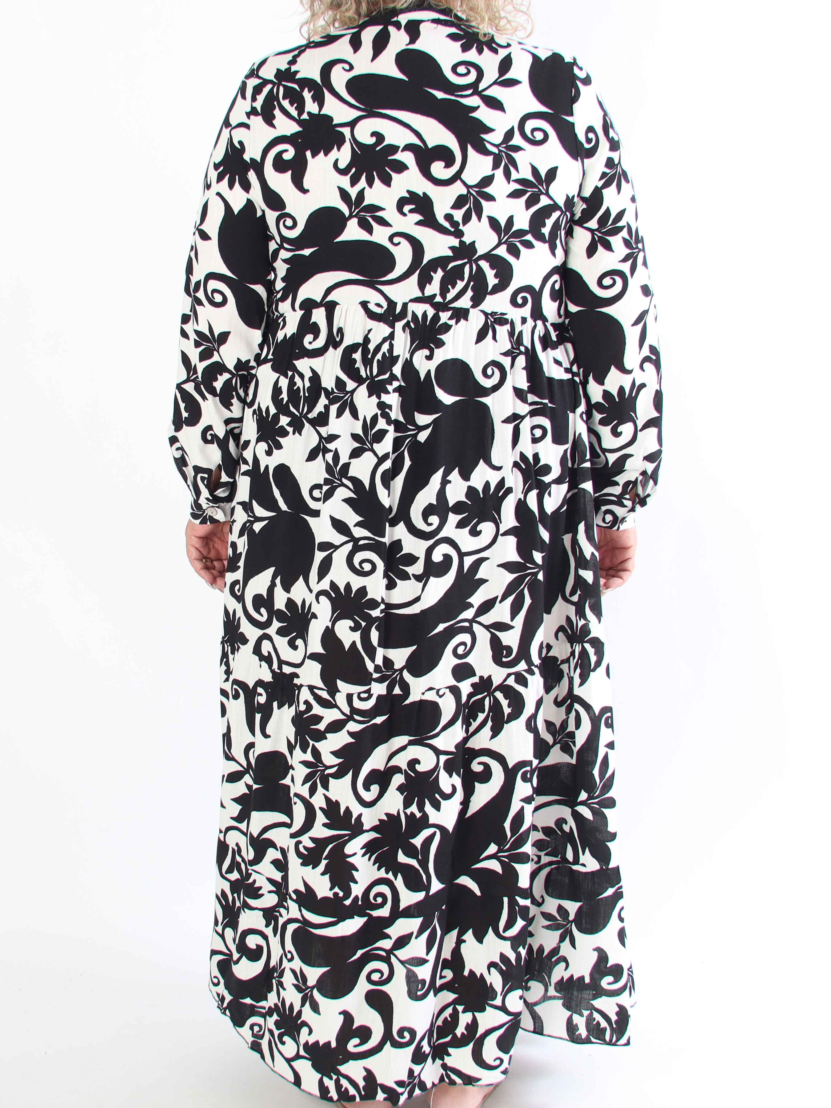 Tasha - Sommarklänning i viskos i stor storlek med blommigt tryck