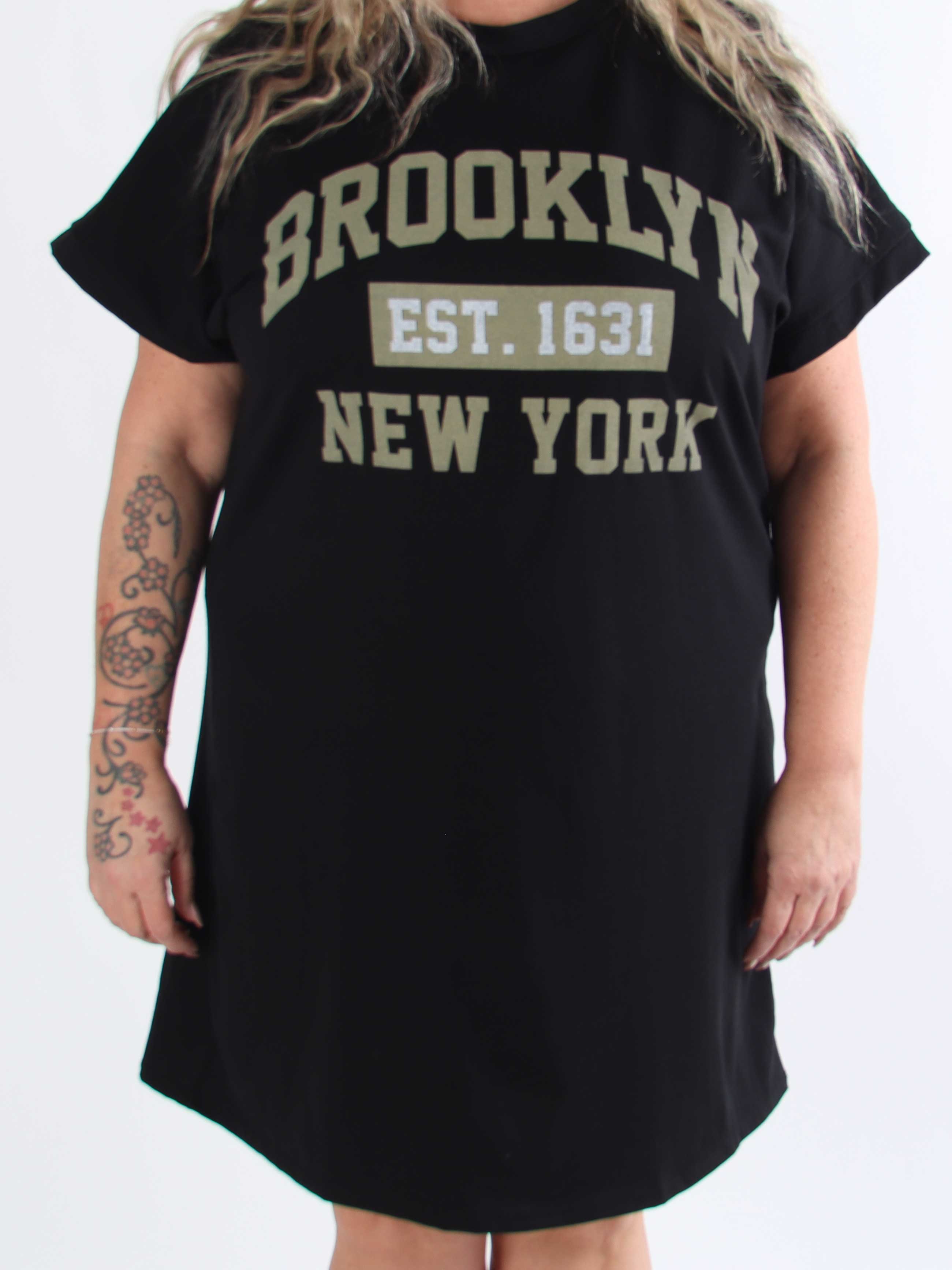 Tasmine - Plus size Brooklyn t-shirtklänning i mjuk bomull