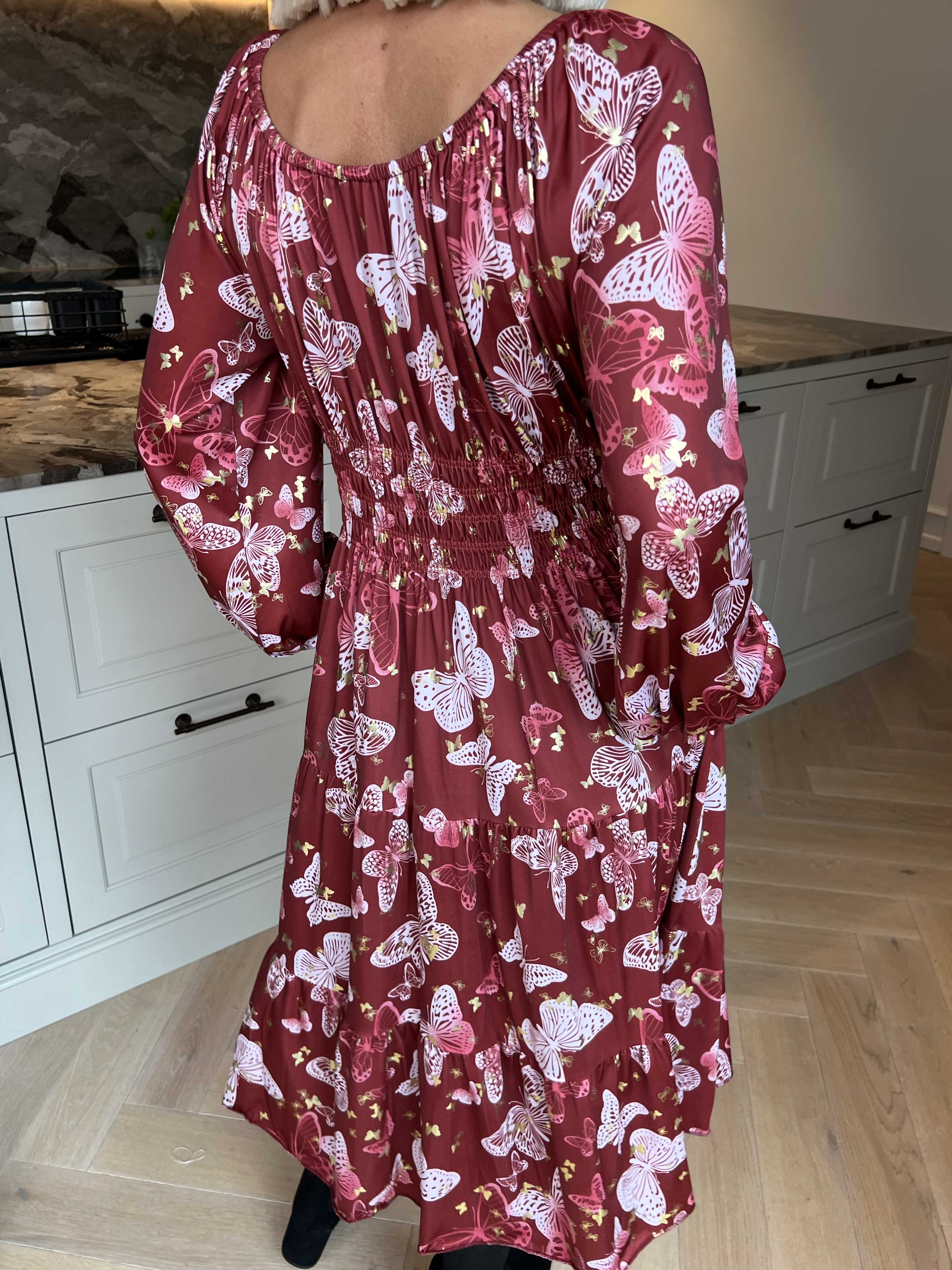 Tea Butterfly L/S - Plus Size klänning med resår i midjan och fjärilstryck