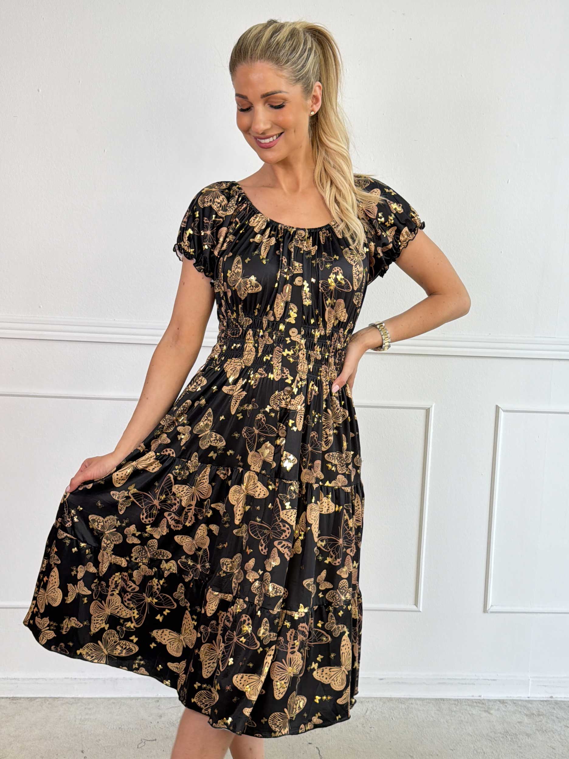 Tea Butterfly - Sommerkjole med smukt sommerfugleprint og elastisk udskæring