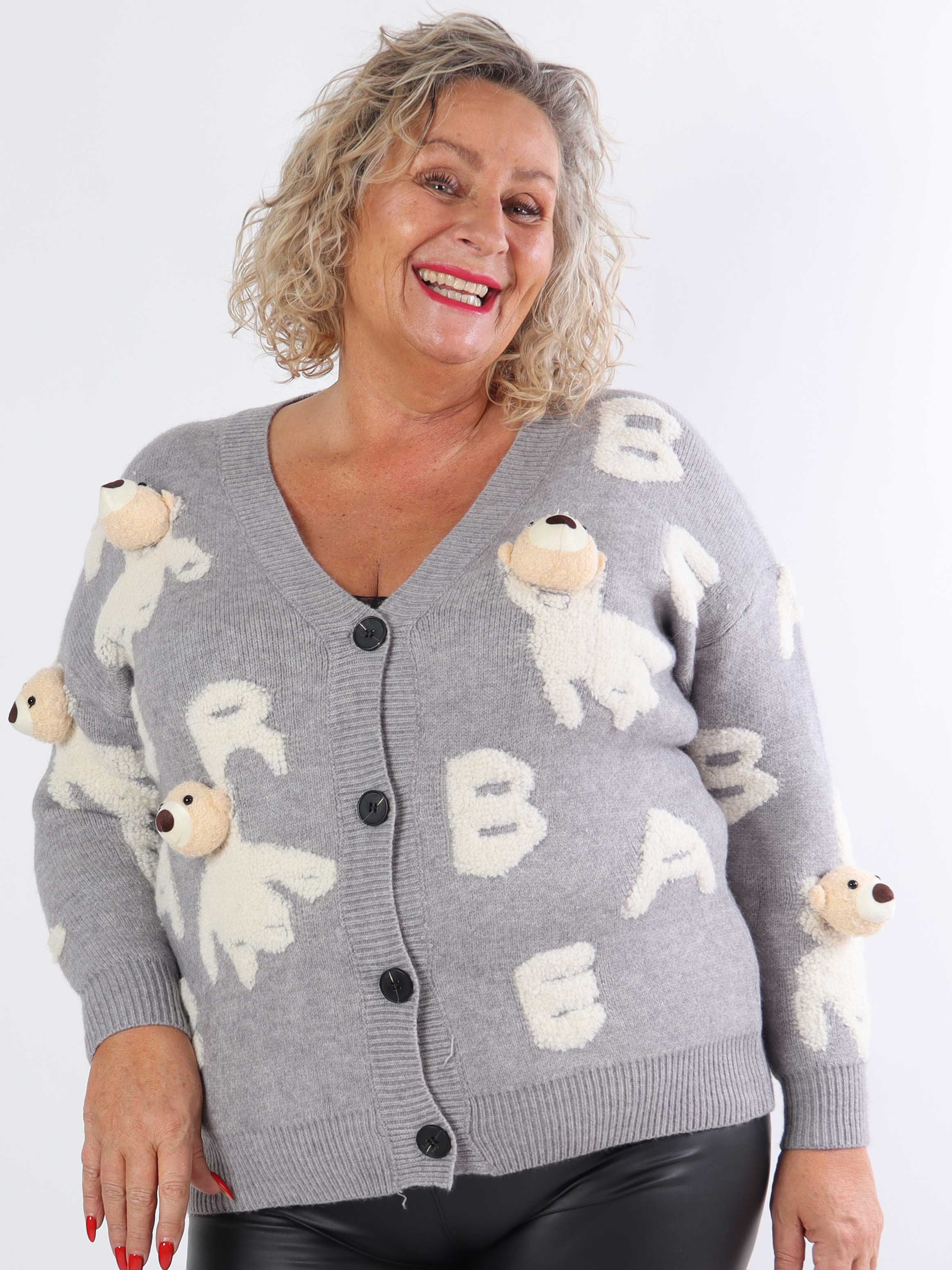 Teddy - Söt stickad cardigan i plus size med teddybjörnar