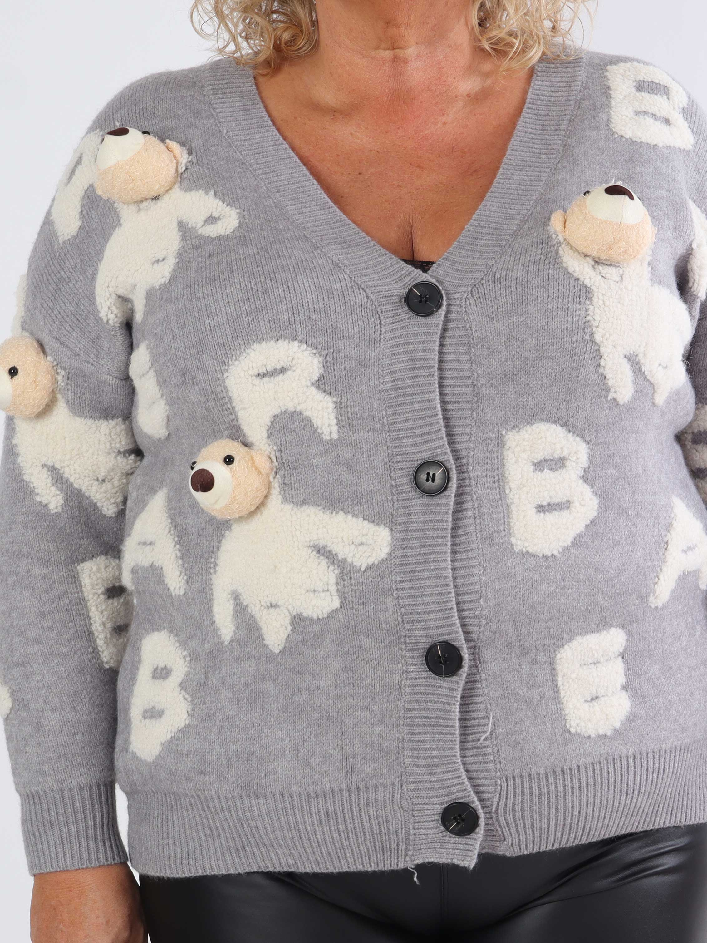 Teddy - Söt stickad cardigan i plus size med teddybjörnar