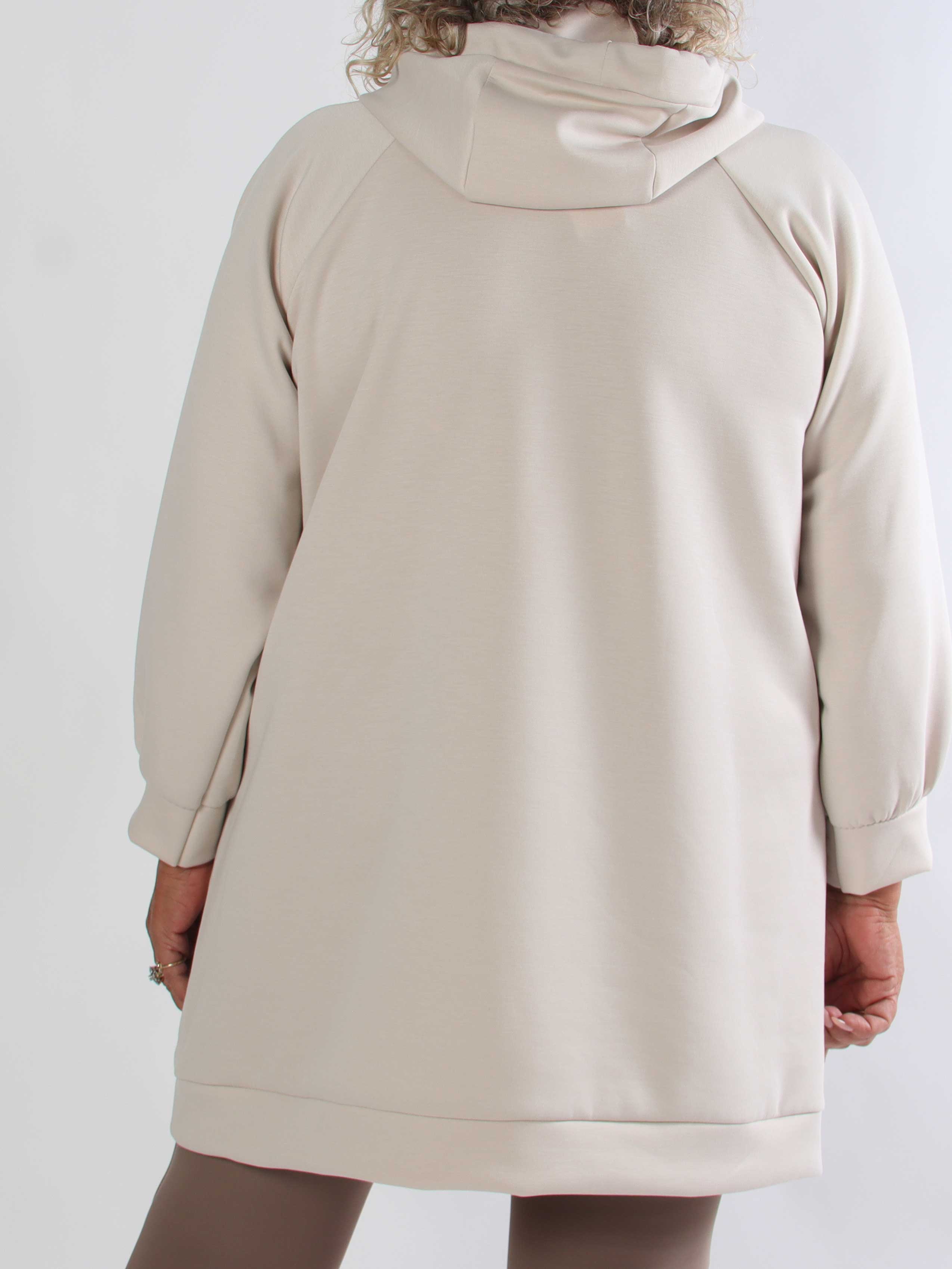 Thalia - Blød plus size joggingkjole med VOGUE stående på brystet