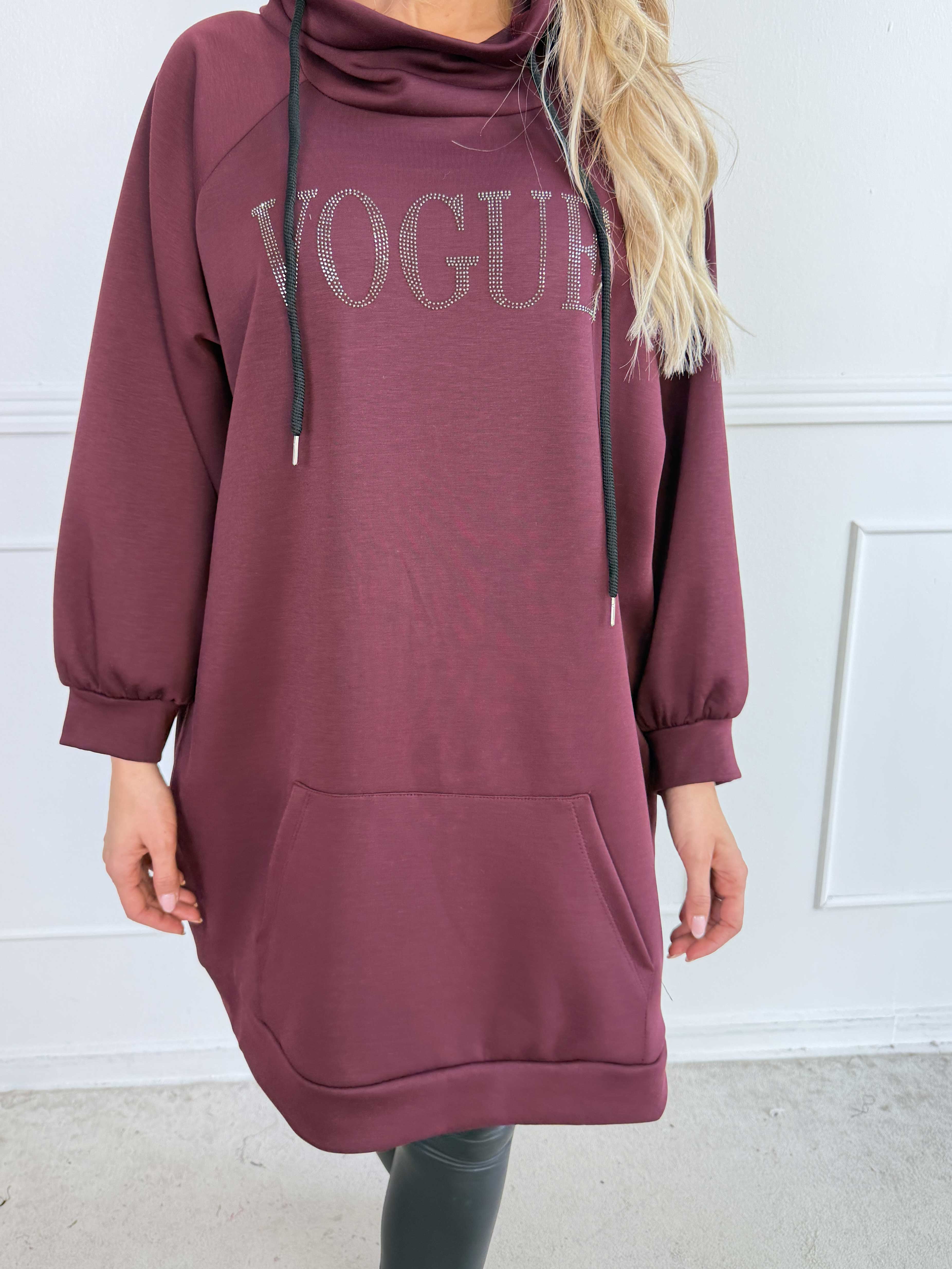 Thalia - Blød joggingkjole med VOGUE stående på brystet