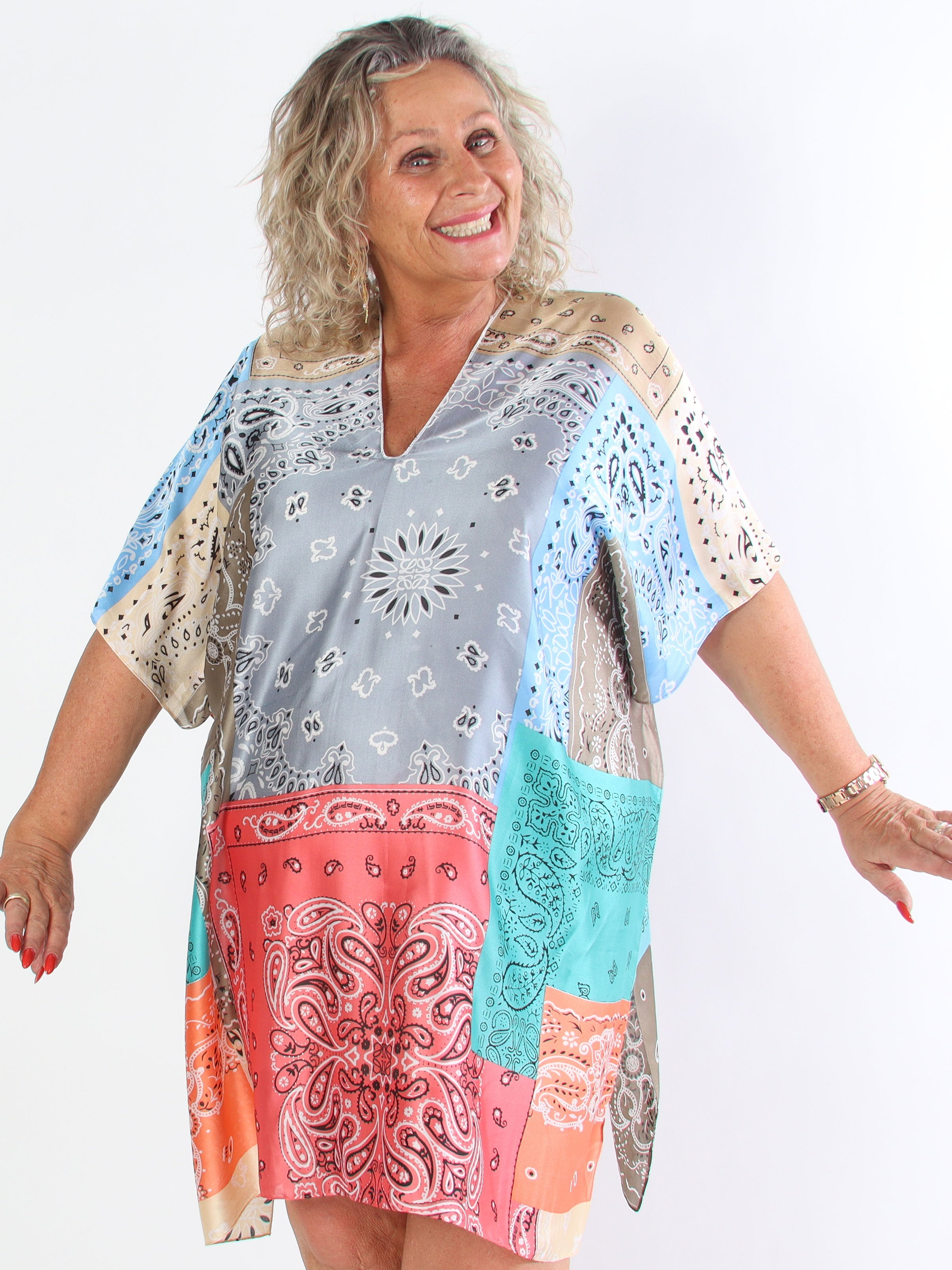 Thora - Mångfärgad plus size-tunika i mjuk viskos och siden