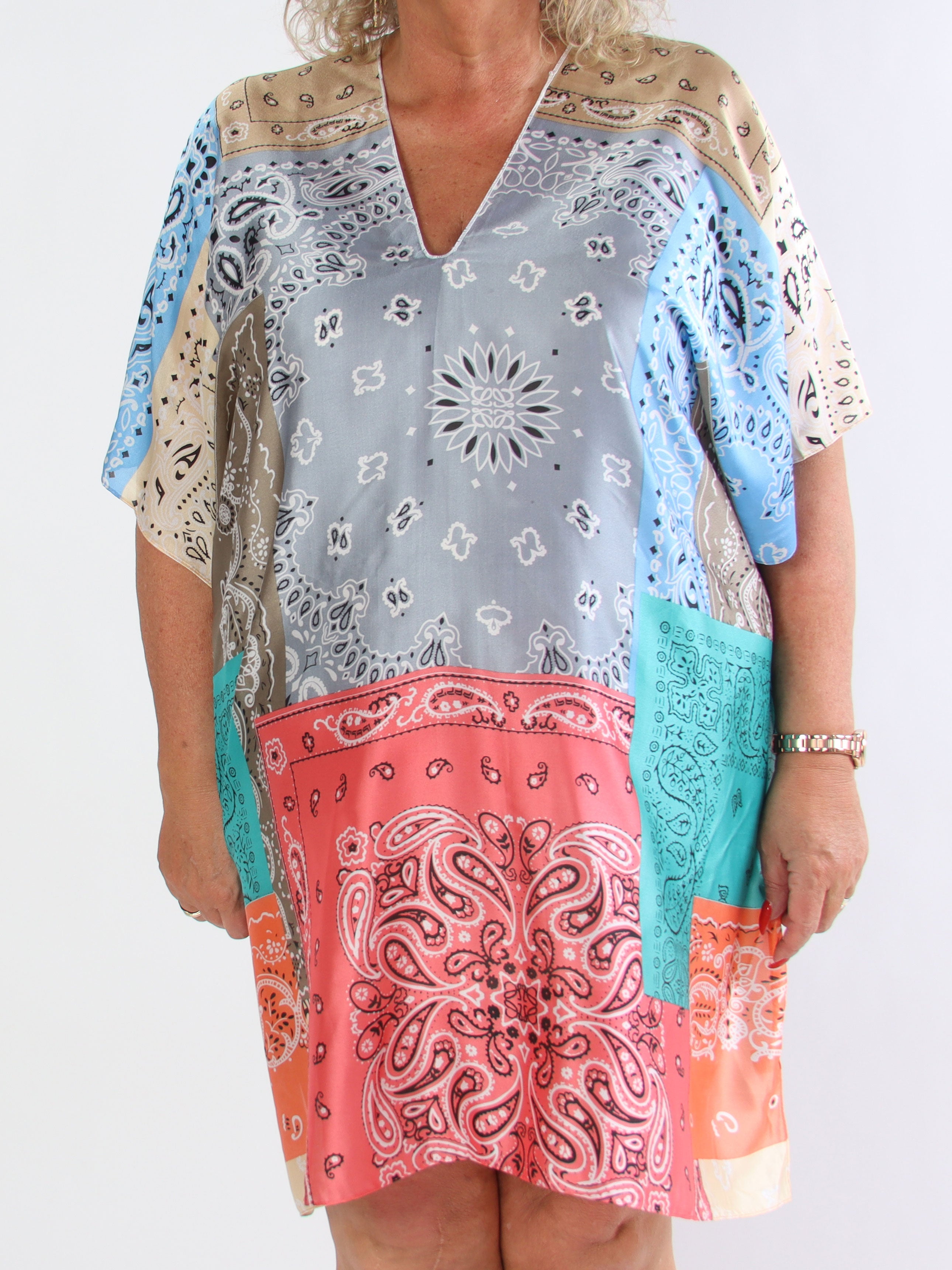 Thora - Mångfärgad plus size-tunika i mjuk viskos och siden