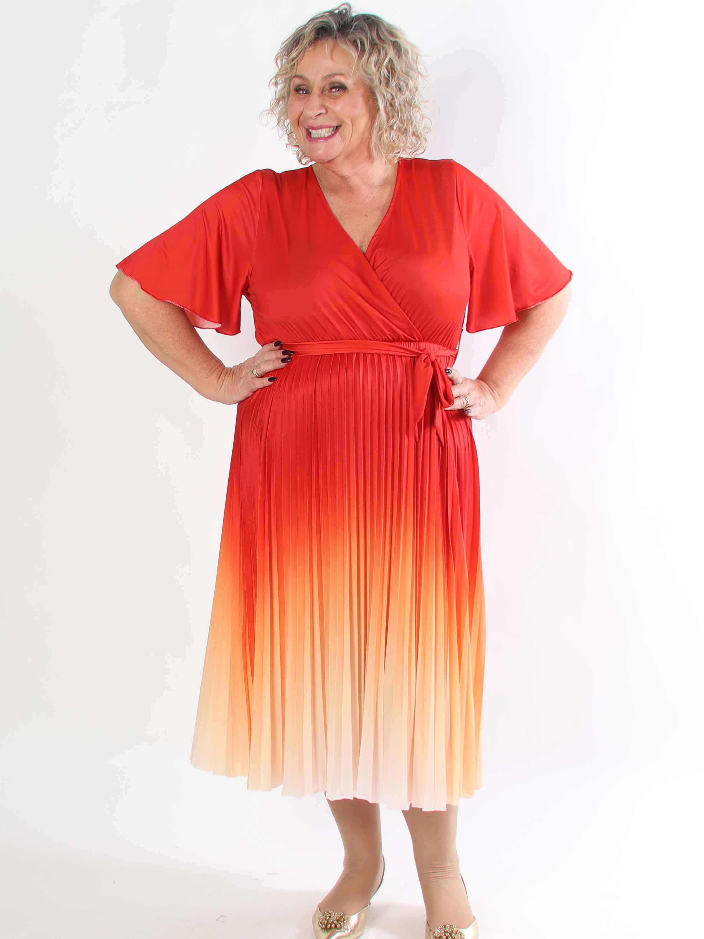 Toledo Fade - Fin plus size flerfarvet kjole med plisseret skørt