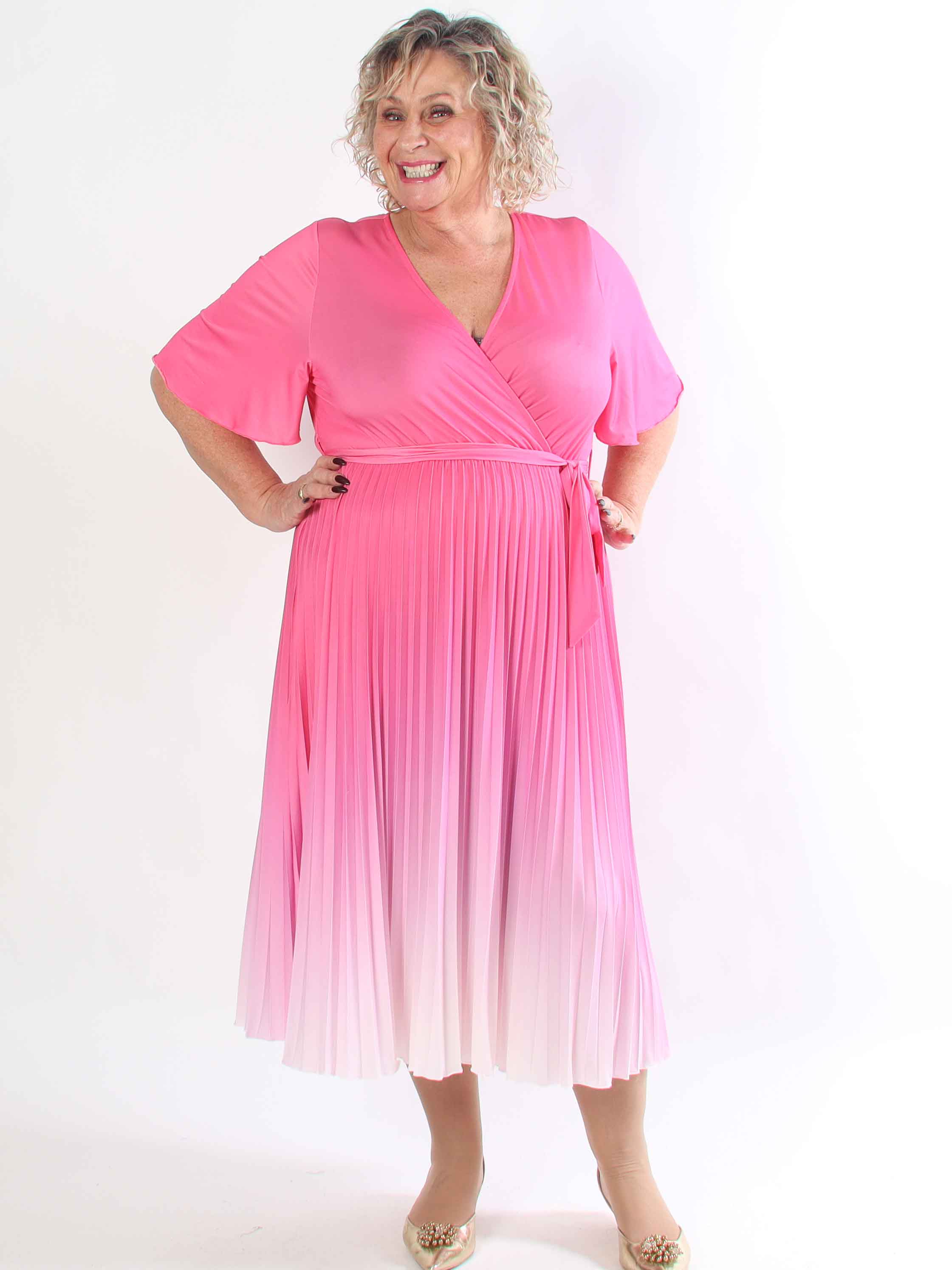 Toledo Fade - Fin plus size flerfarvet kjole med plisseret skørt