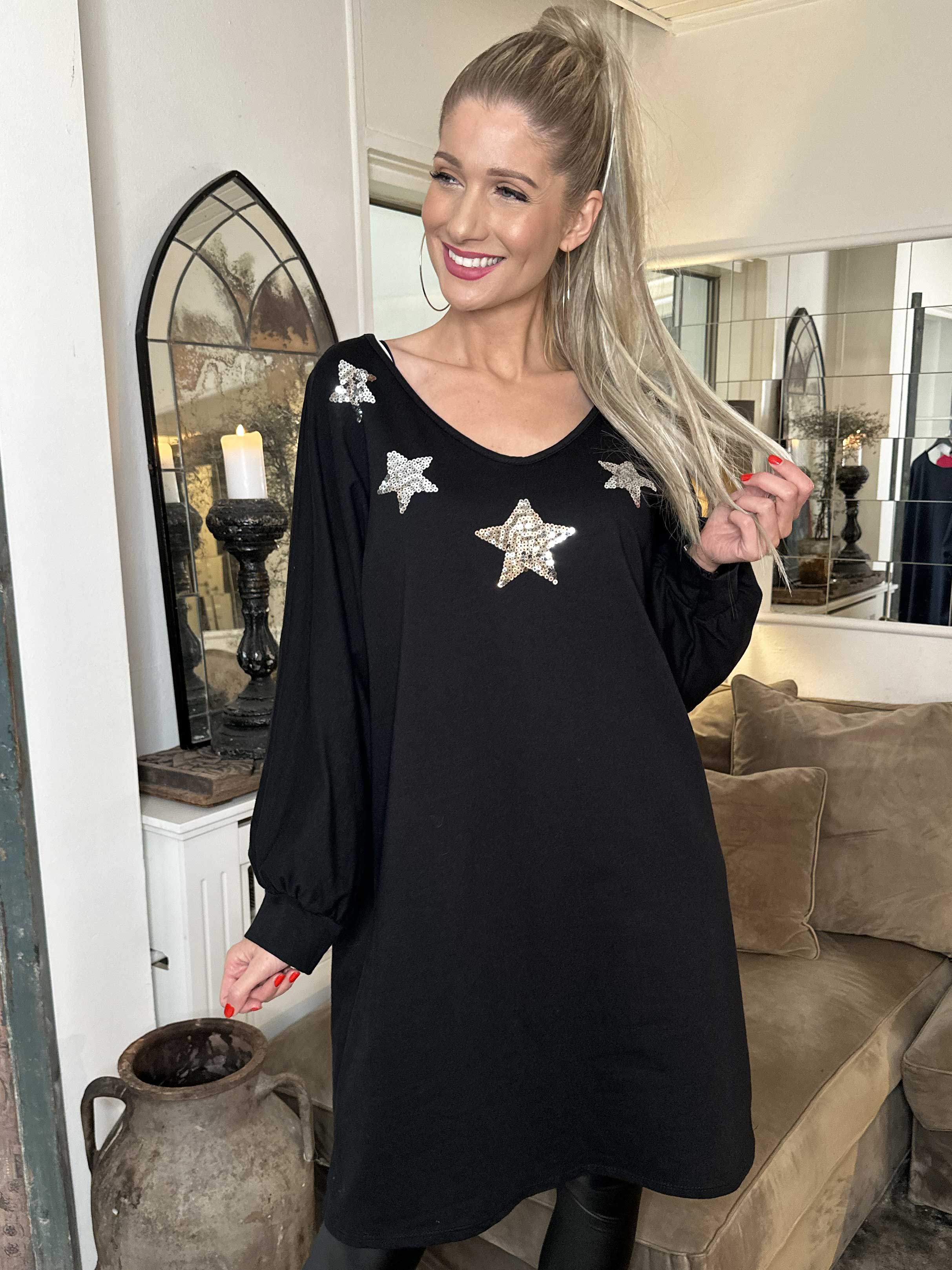 Torino - Oversized klänning med paljettstjärnor