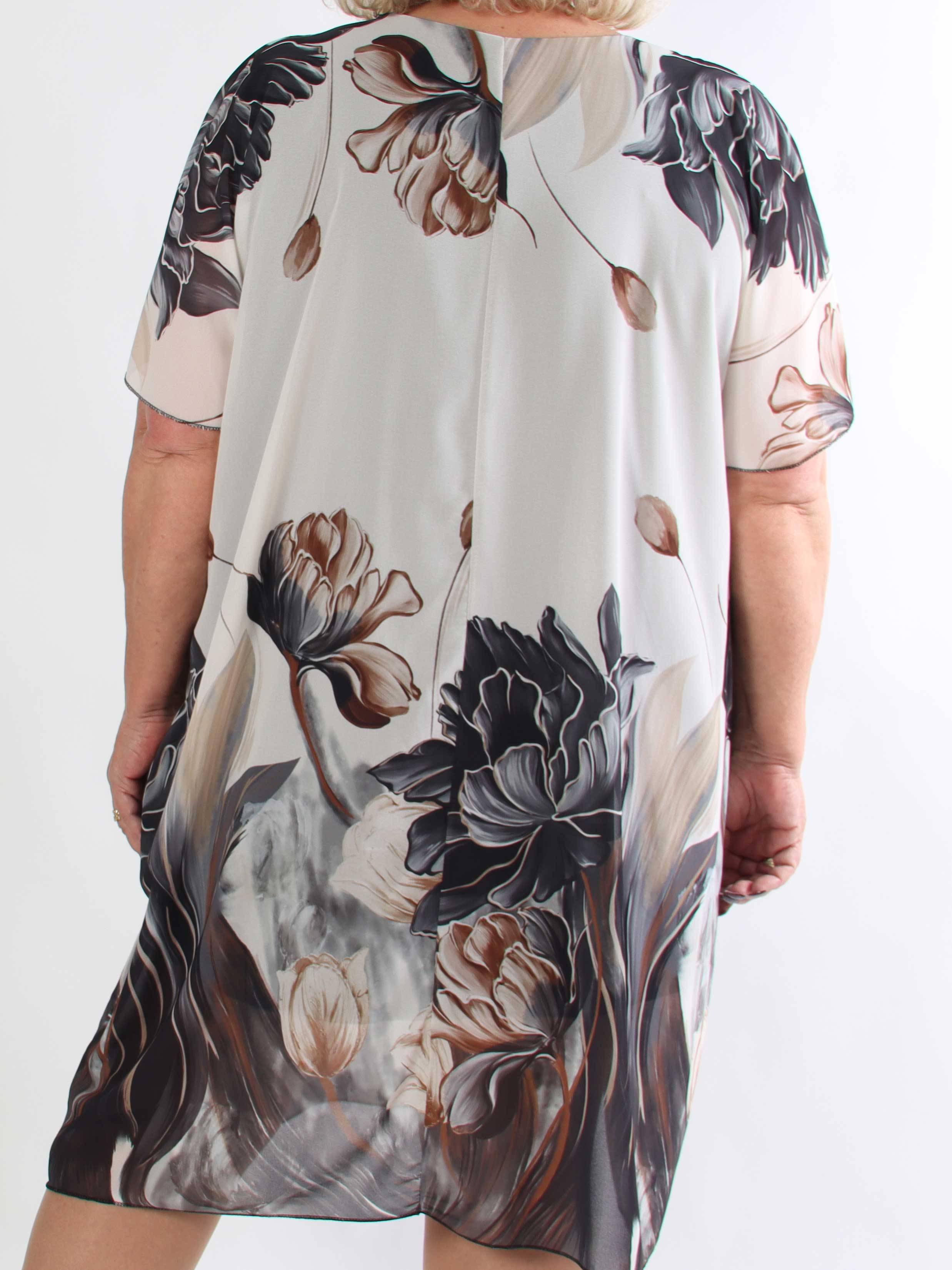 Tricia - Plus size tunikakjole med chiffonlag med blomstermotiver