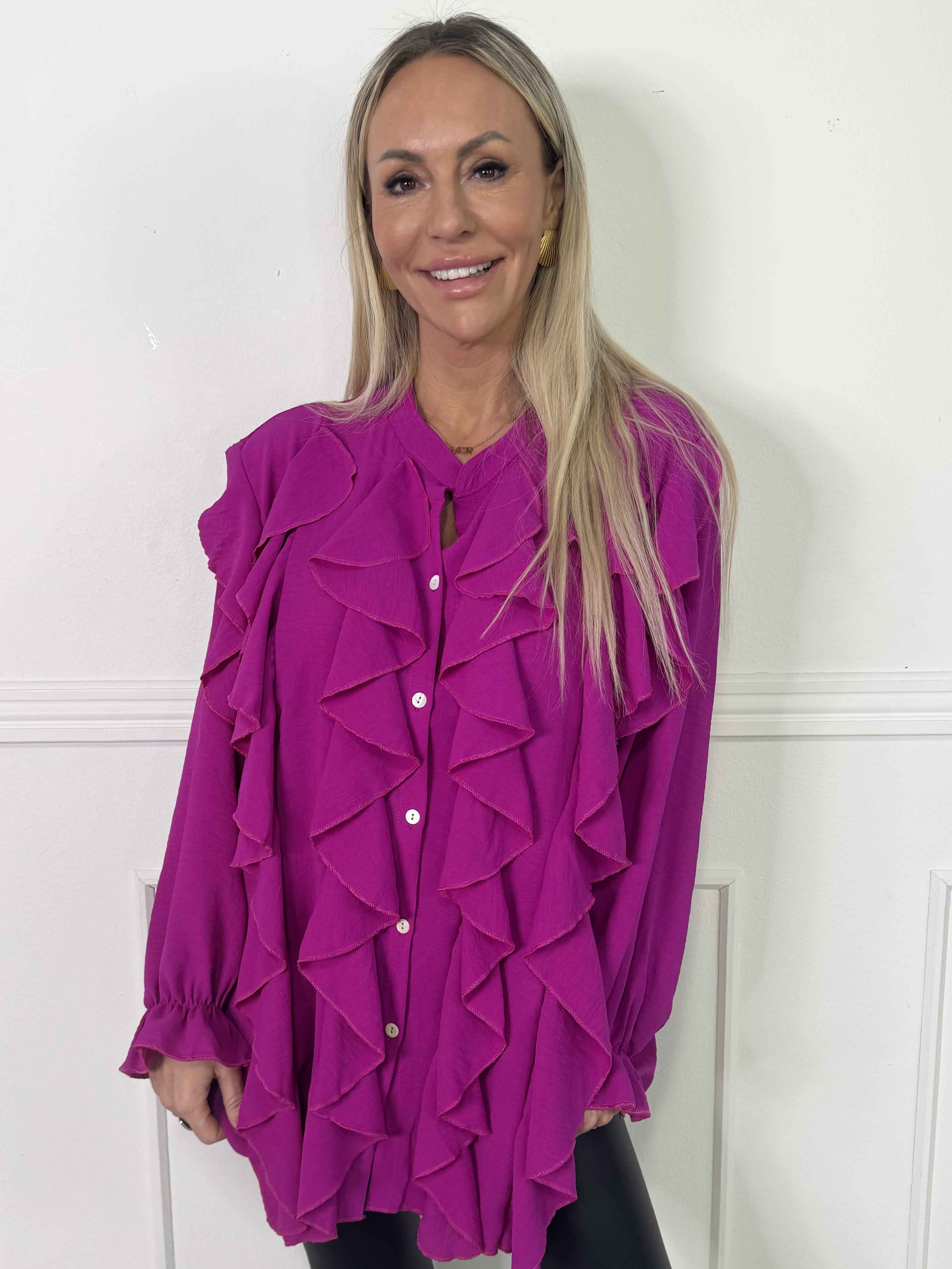 Trudie - Sød skjorte i viskose med fine flæser foran