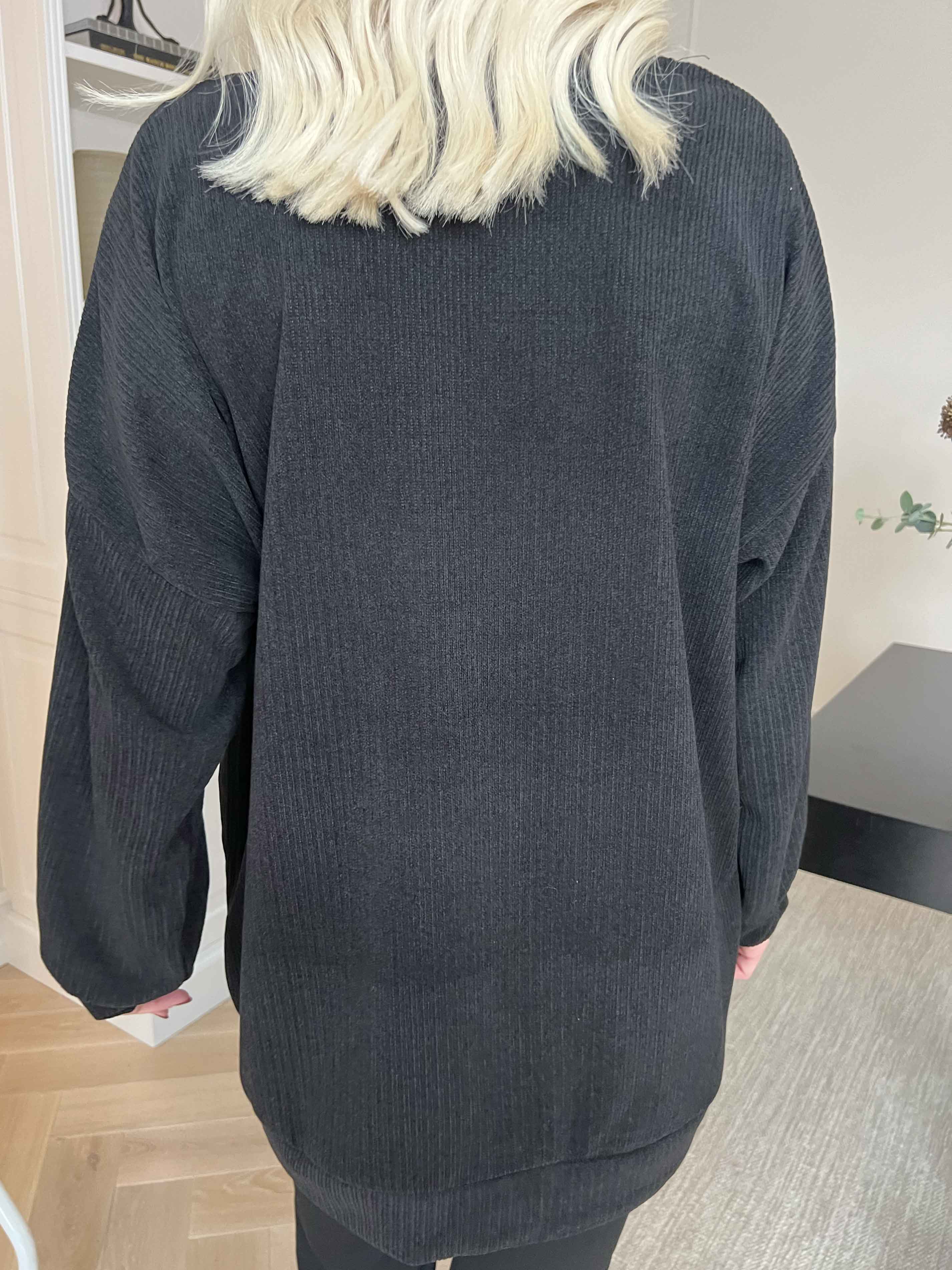 Uma - Fløjl bluse med perler og similisten