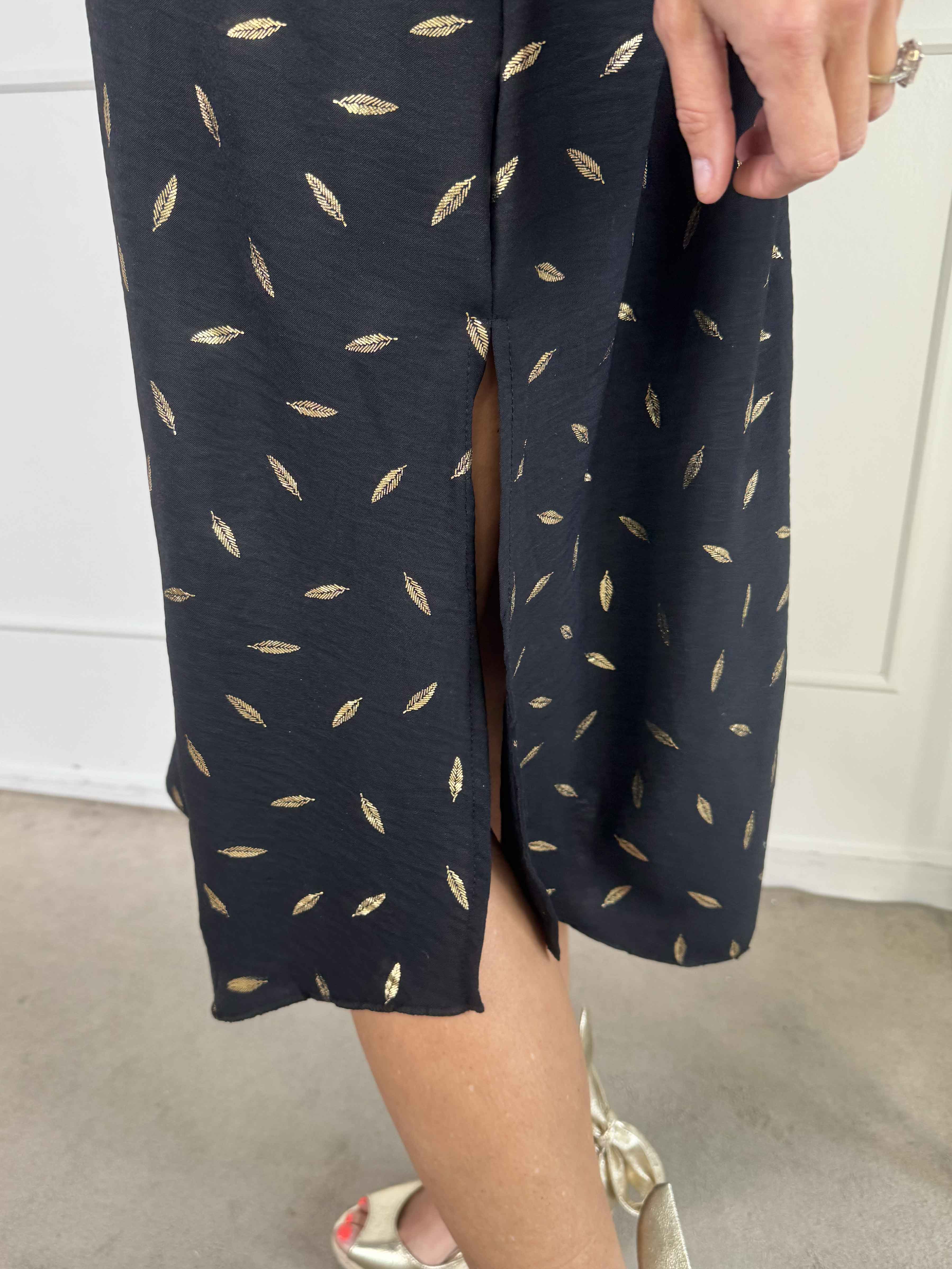 Valentina - Söt klänning med fina guldblad som detaljer