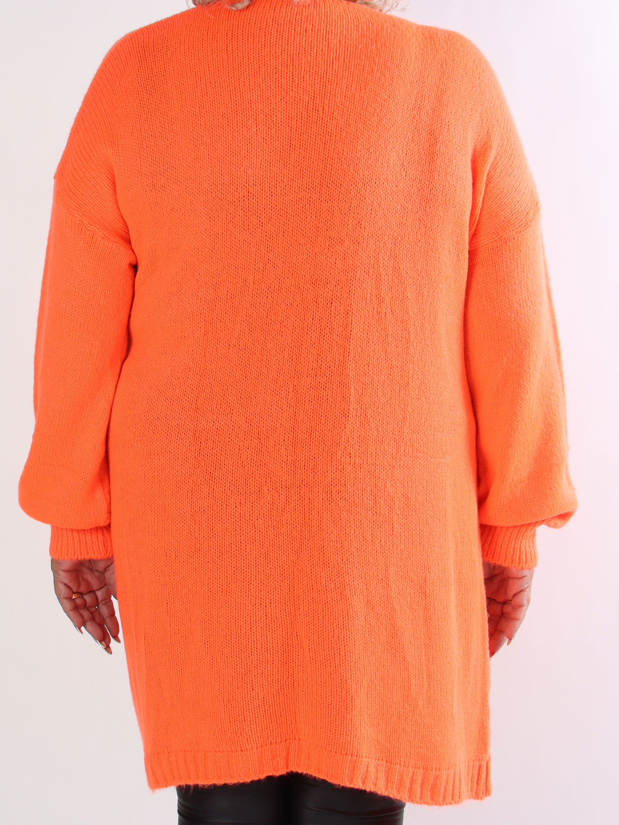 Valentine - Stickad plus size kofta med fickor