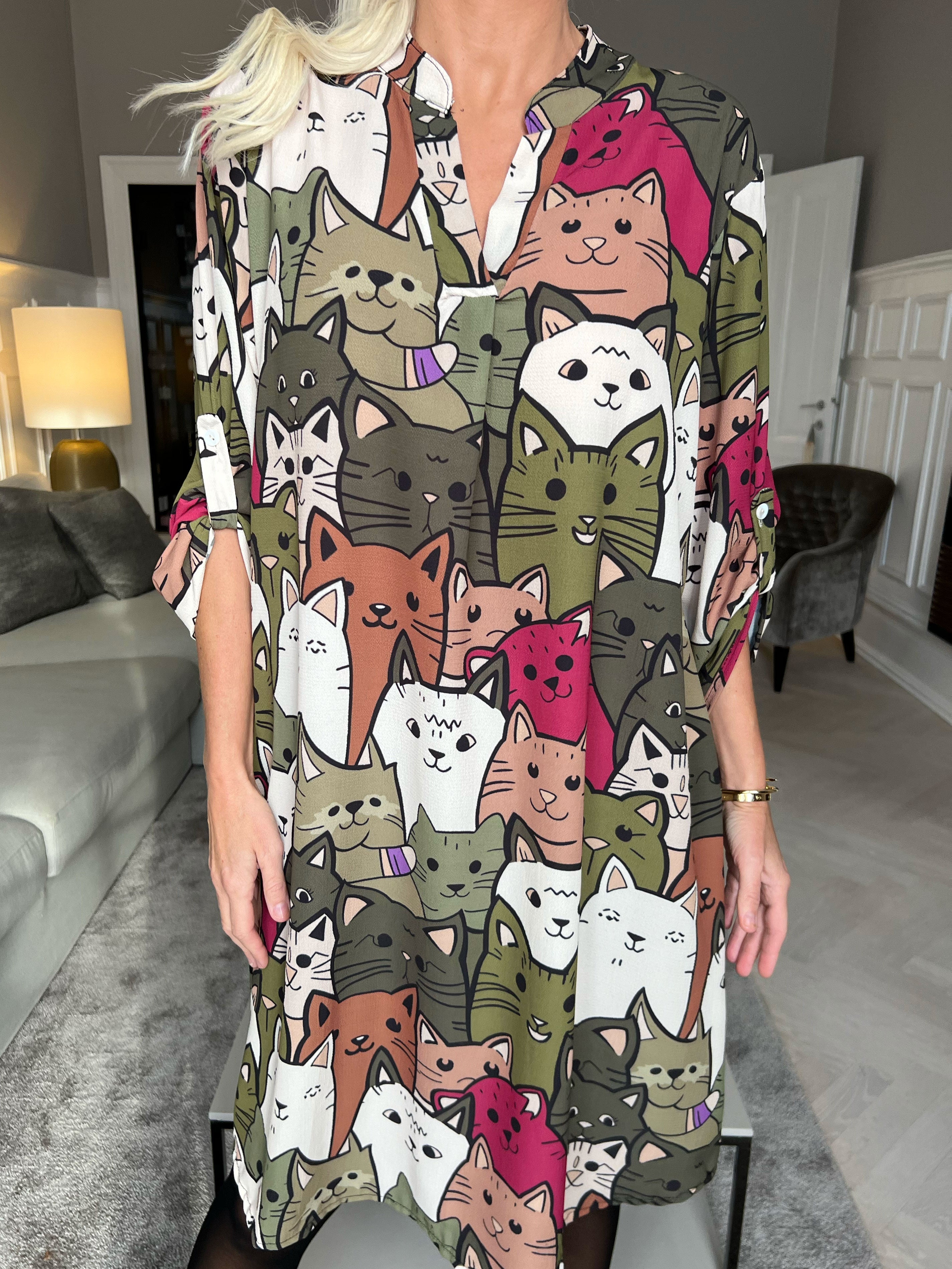 Vanesa Cat Long - Lätt och luftig klänning i kattmönster