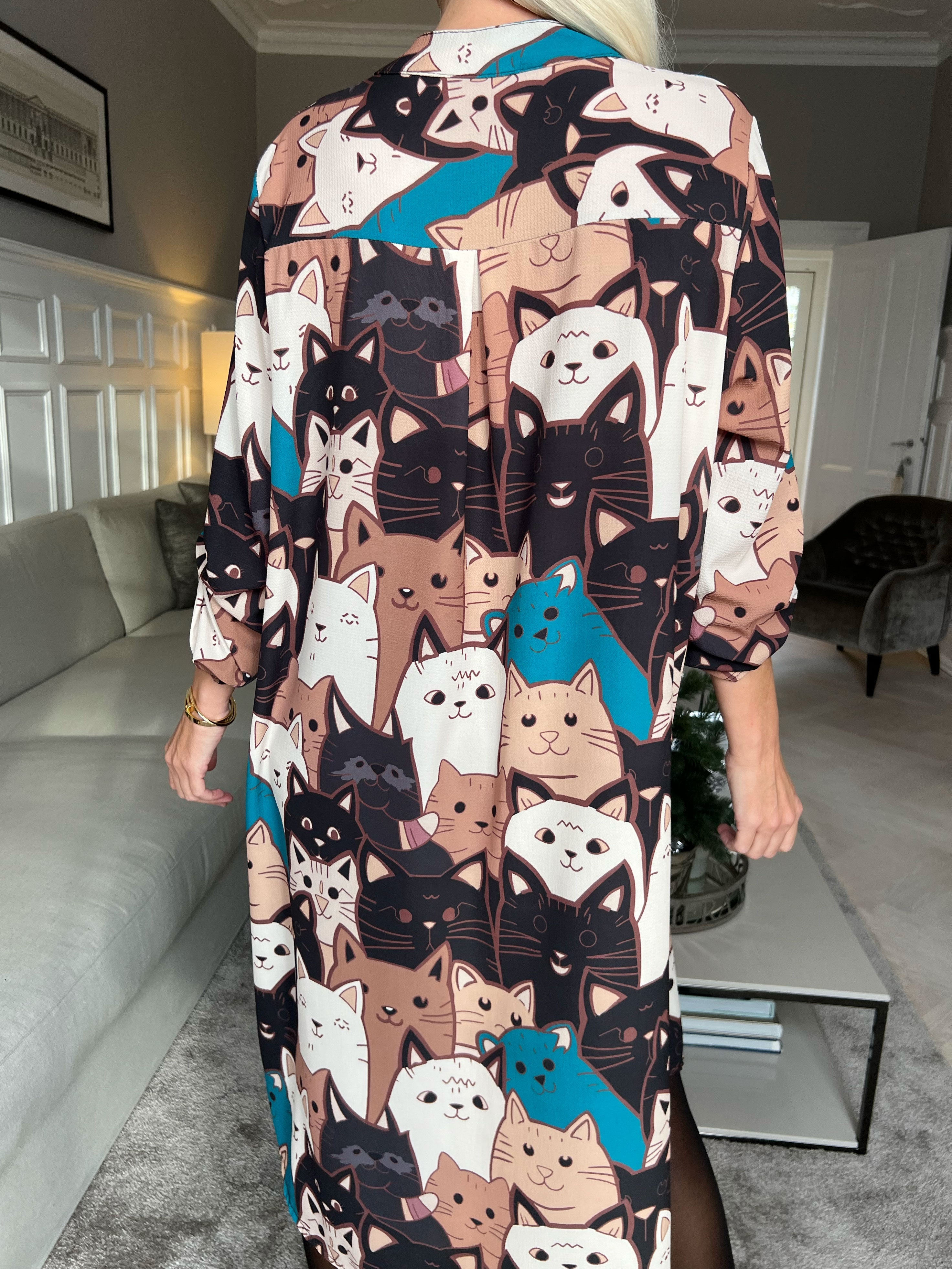 Vanesa Cat Long - Lätt och luftig klänning i kattmönster