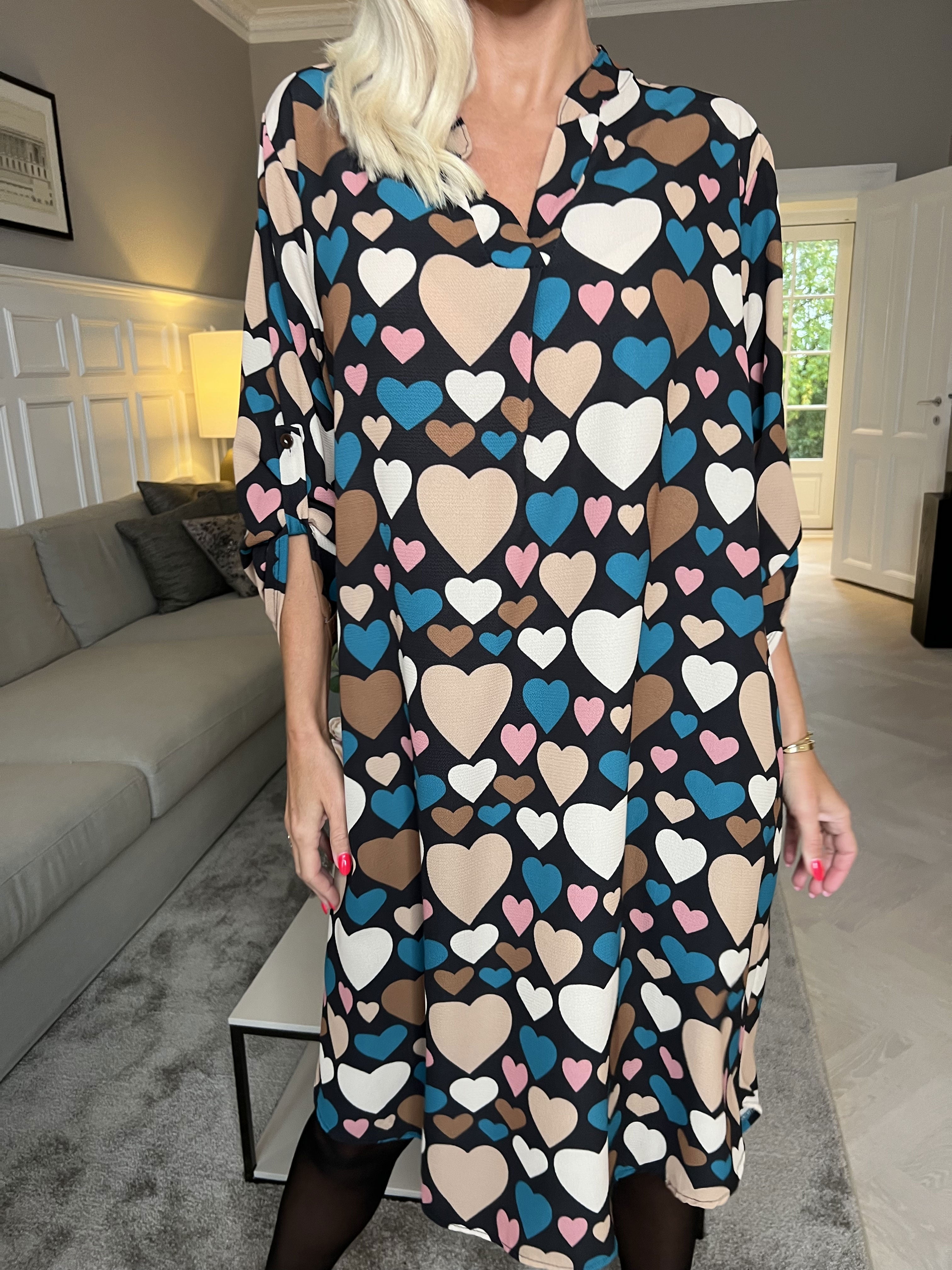 Vanesa Heart Long - Lätt och luftig klänning med hjärtmönster