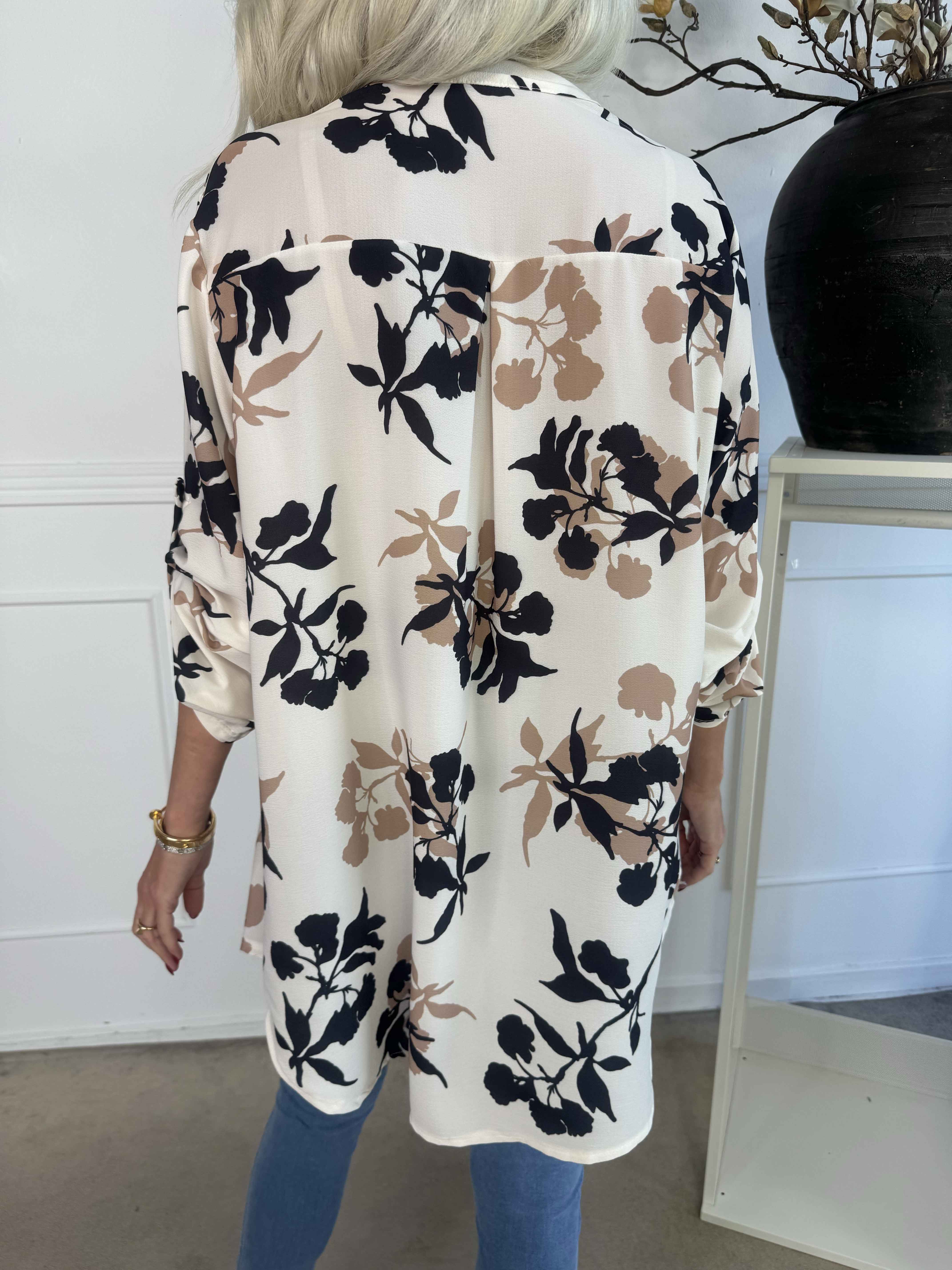 Vanesa Leaf - Tunika i lätt viskos med bladmotiv