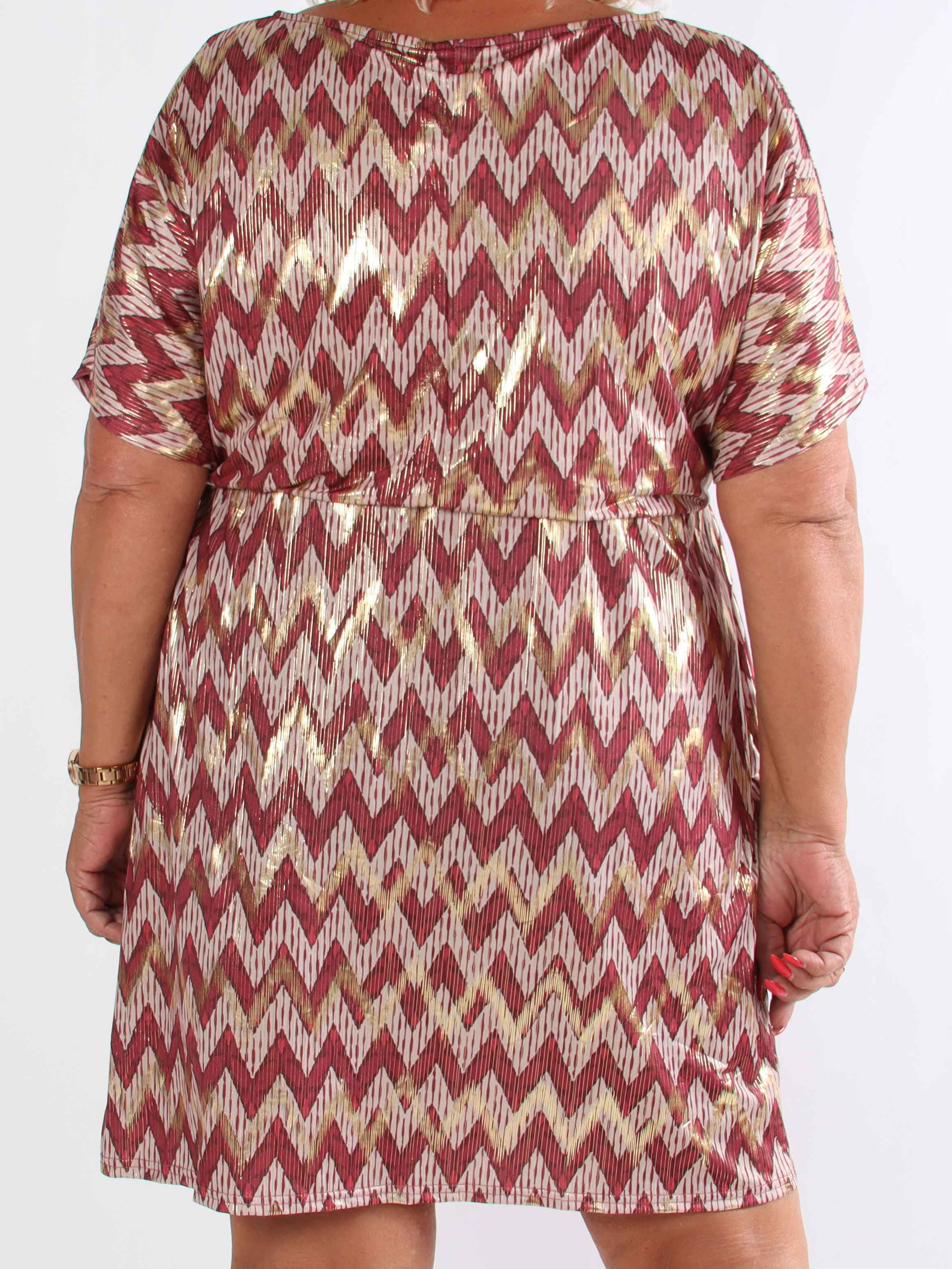Venus Zigzag - Elastisk mönstrad plus size klänning med gulddetaljer