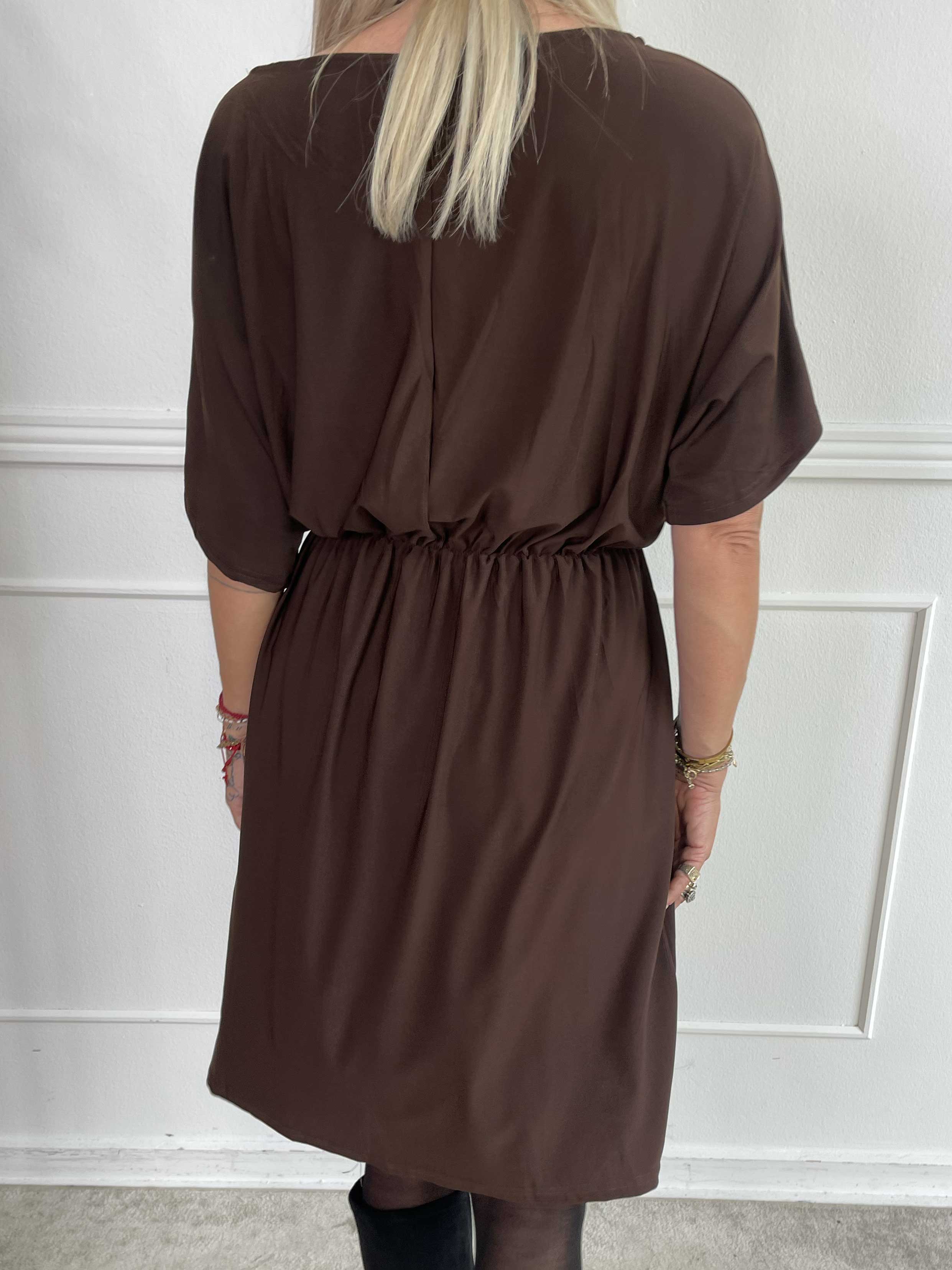 Venus Plain - Elastisk enfärgad klänning med resår i midjan