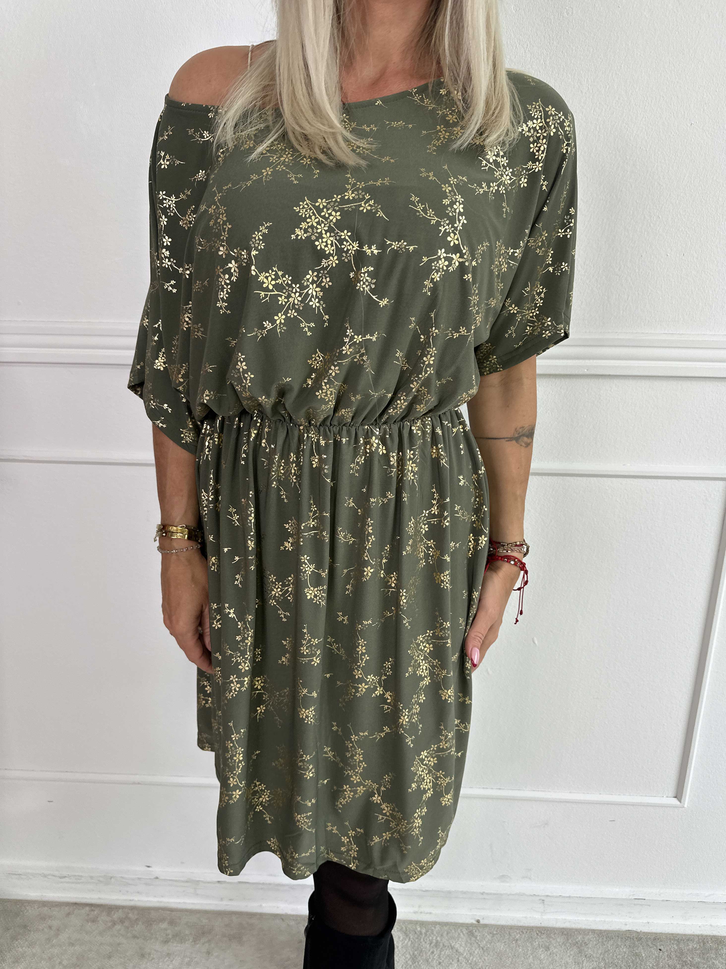 Venus Gold - Elastisk klänning mönstrad med guldfärgade blommor