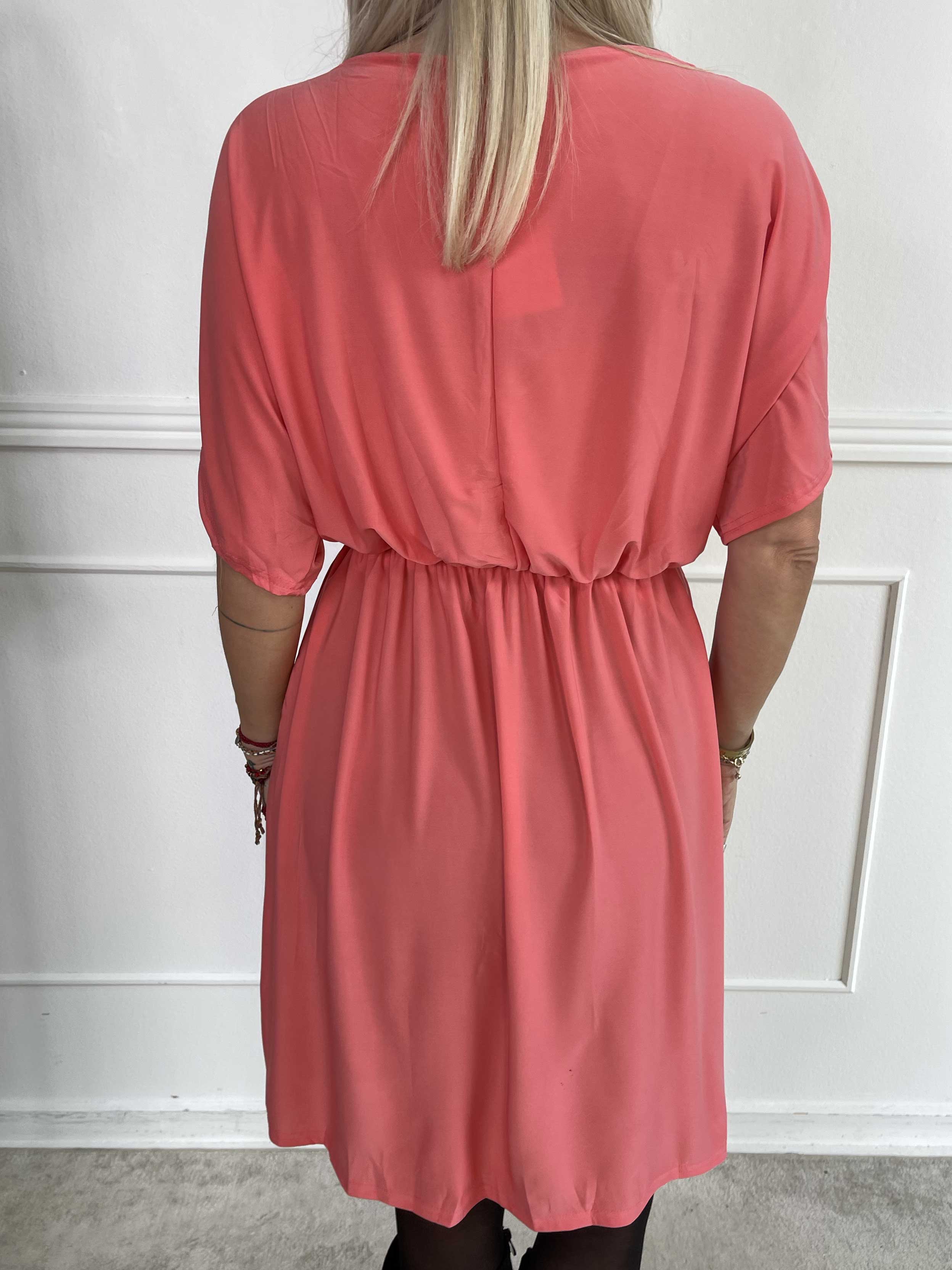 Venus Plain - Elastisk enfärgad klänning med resår i midjan