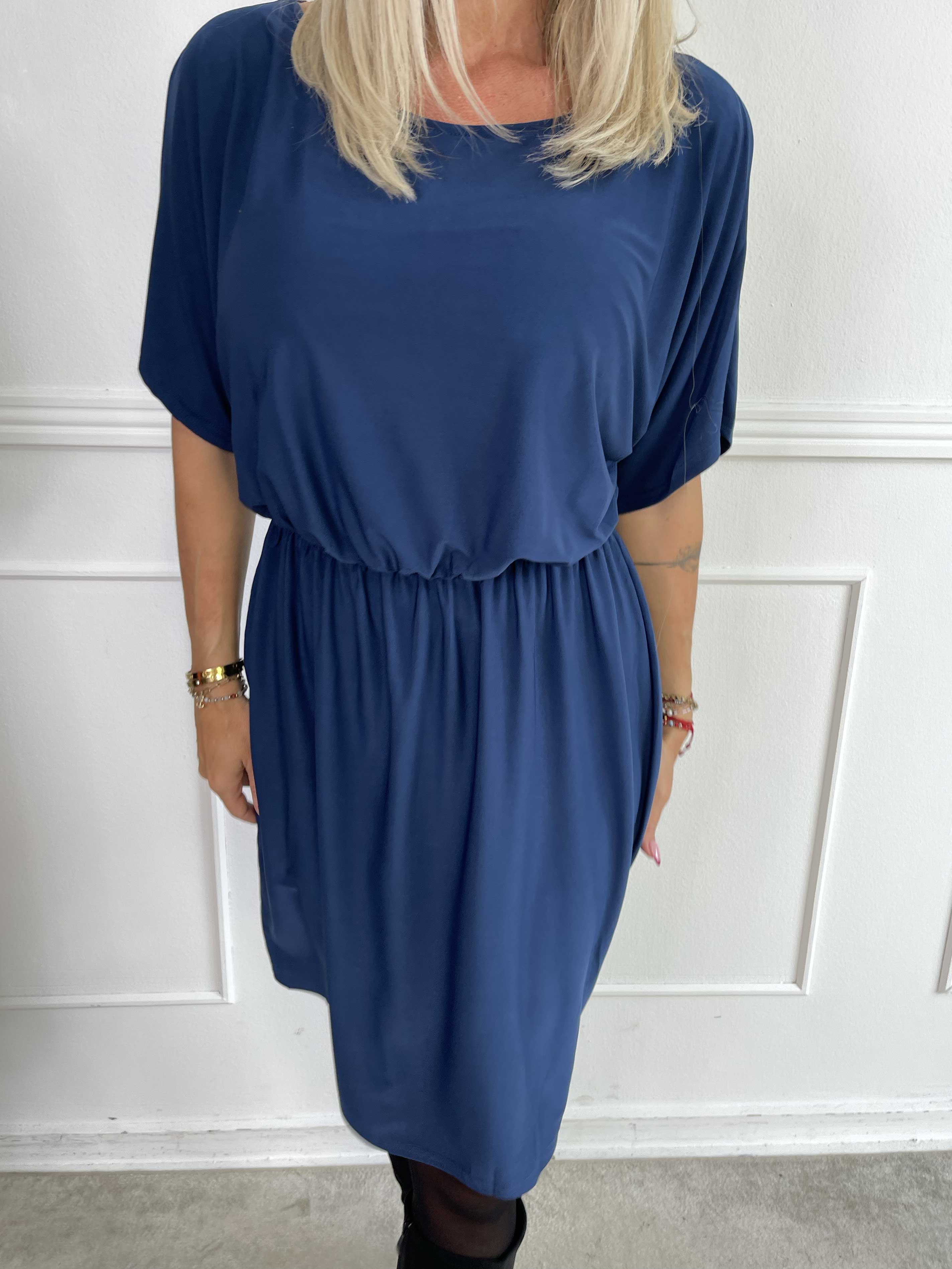 Venus Plain - Elastisk enfärgad klänning med resår i midjan