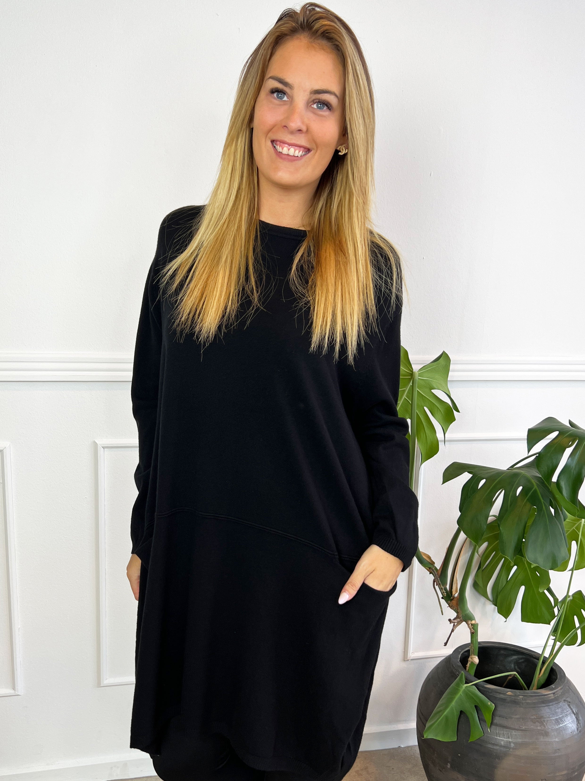 Vera - Enfärgad klänning med fickor