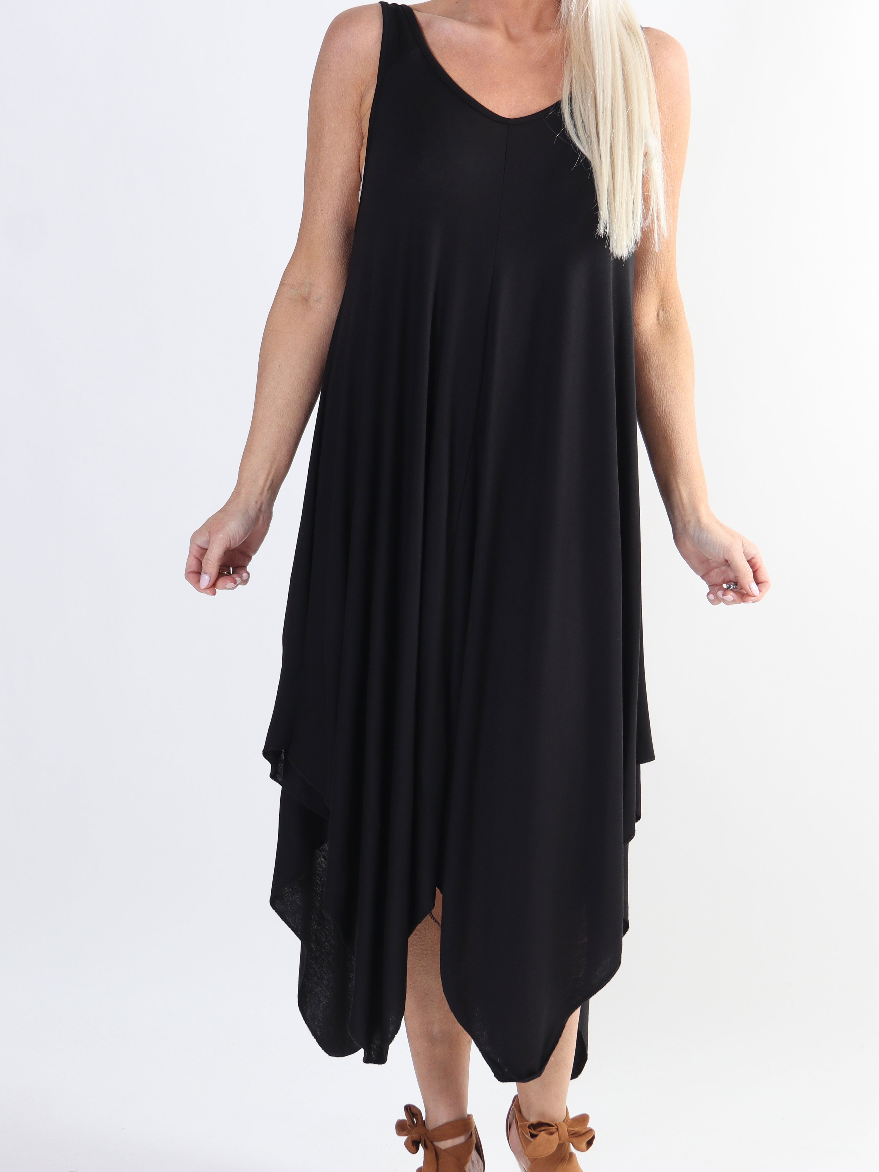 Veronica - Solid klänning i stora storlekar med breda axelband