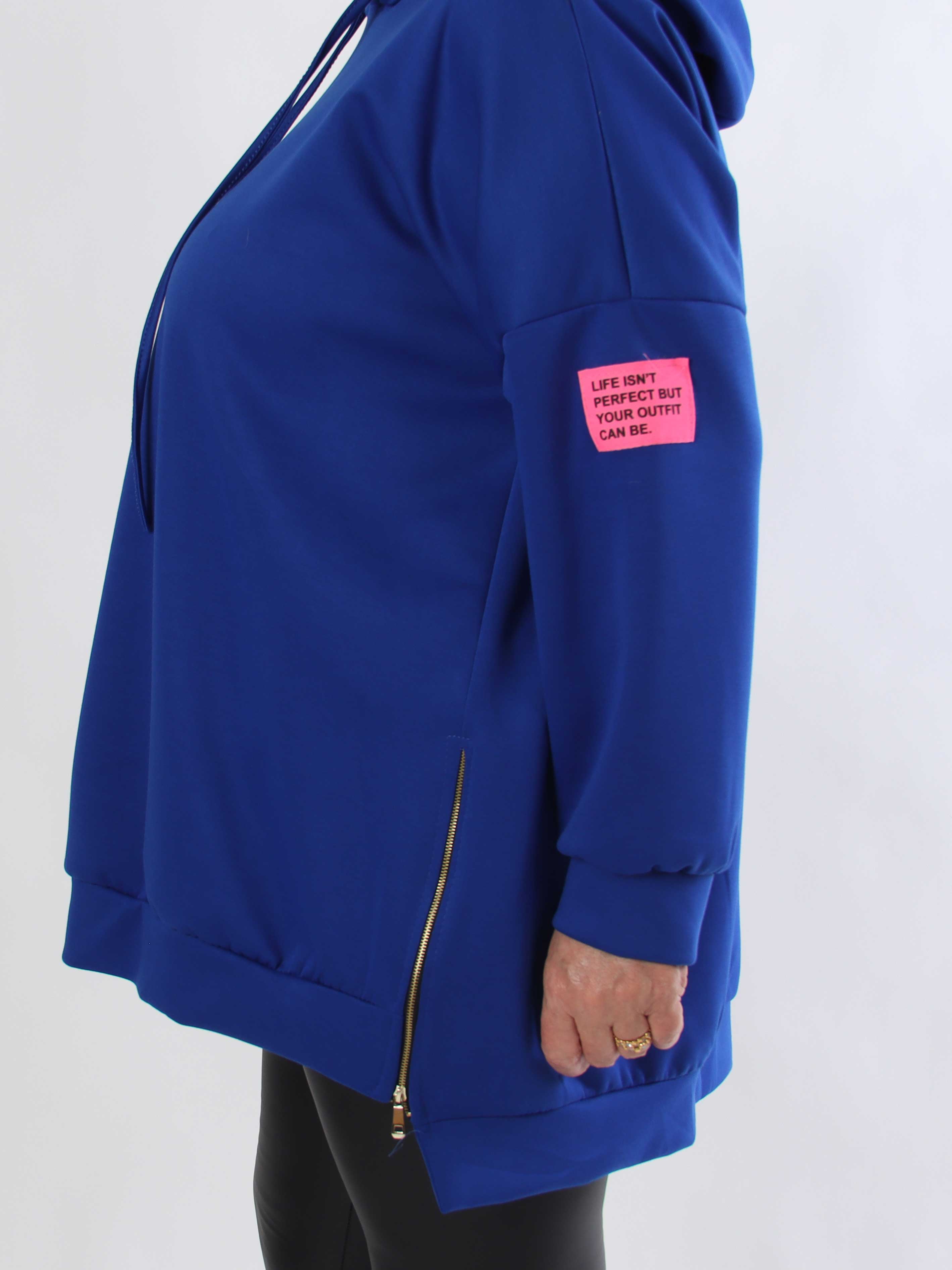 Victoria - Plus size hoodie med et pink mærke på ærmet