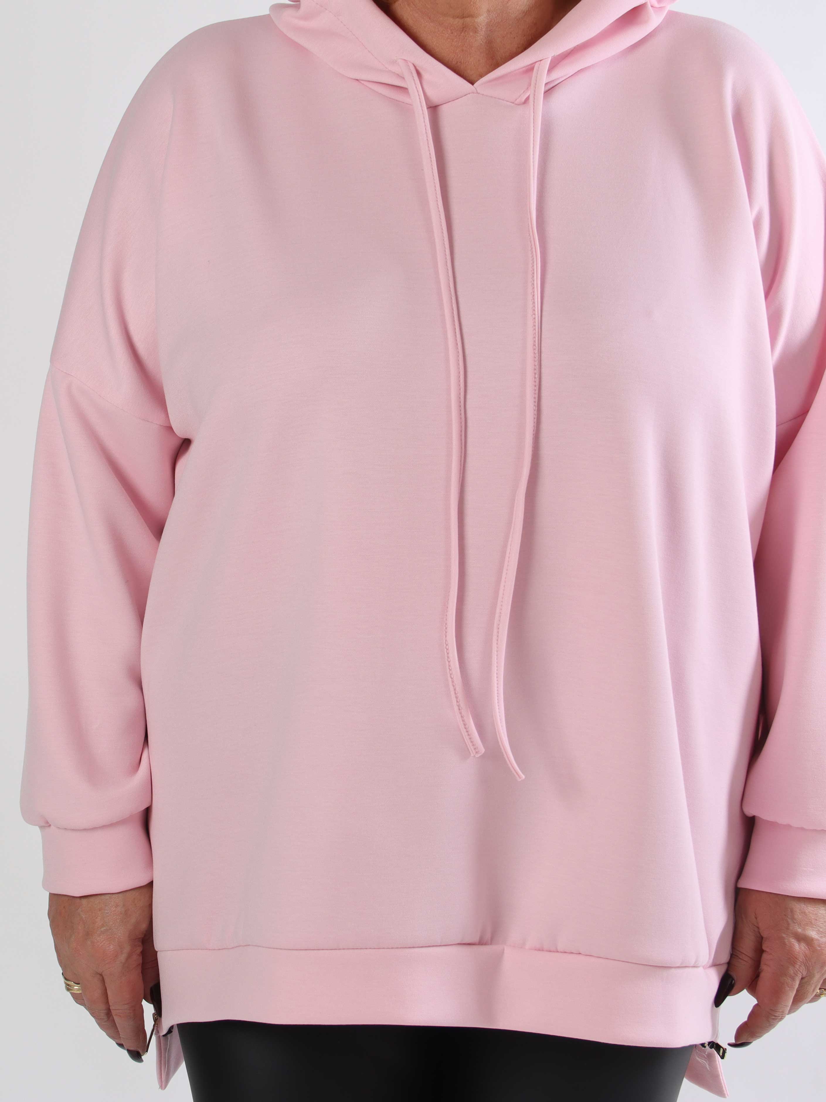 Victoria - Plus size hoodie med et pink mærke på ærmet