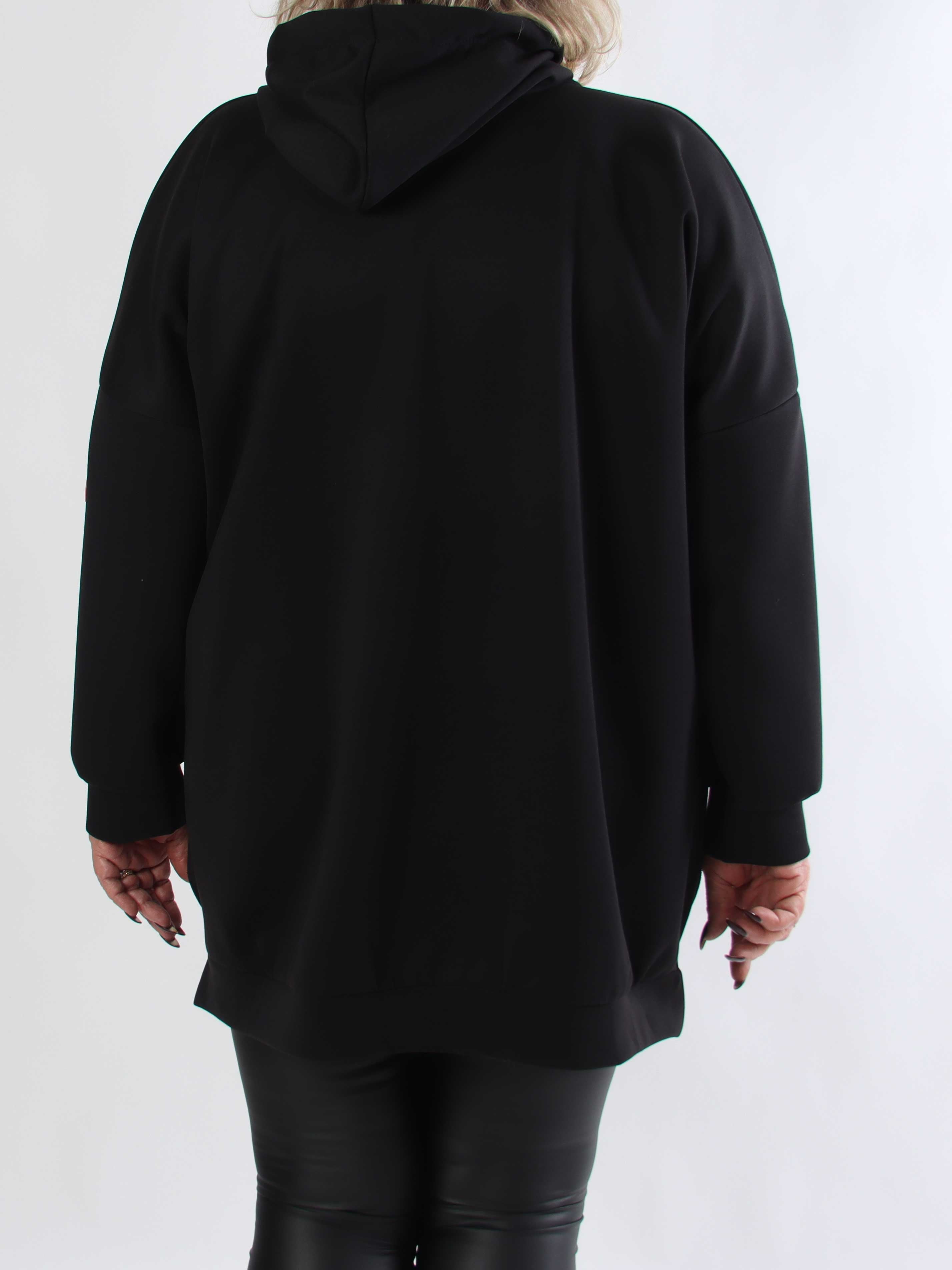 Victoria - Plus size hoodie med et pink mærke på ærmet