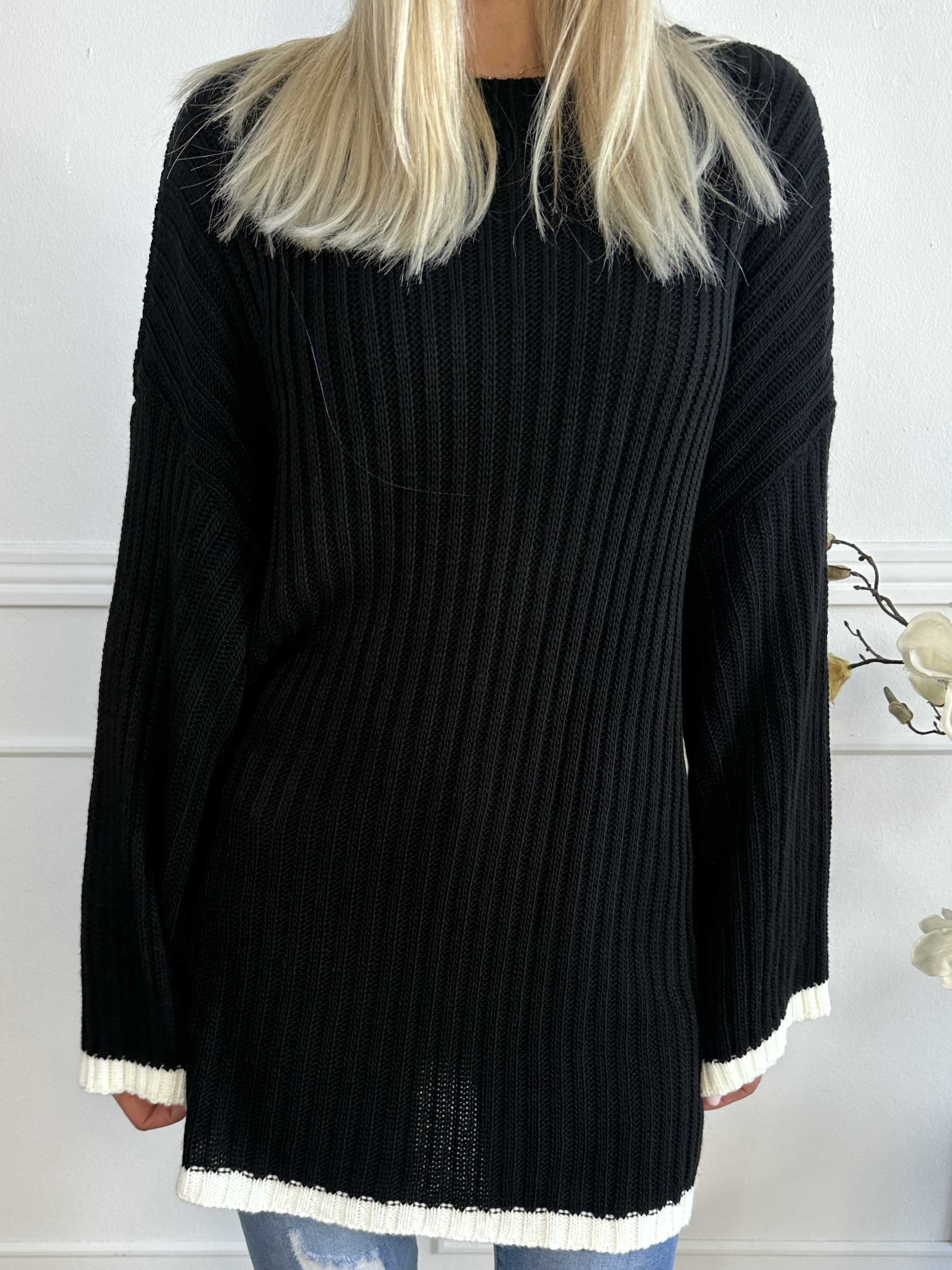 Violet - Stickad blus med färgad kant