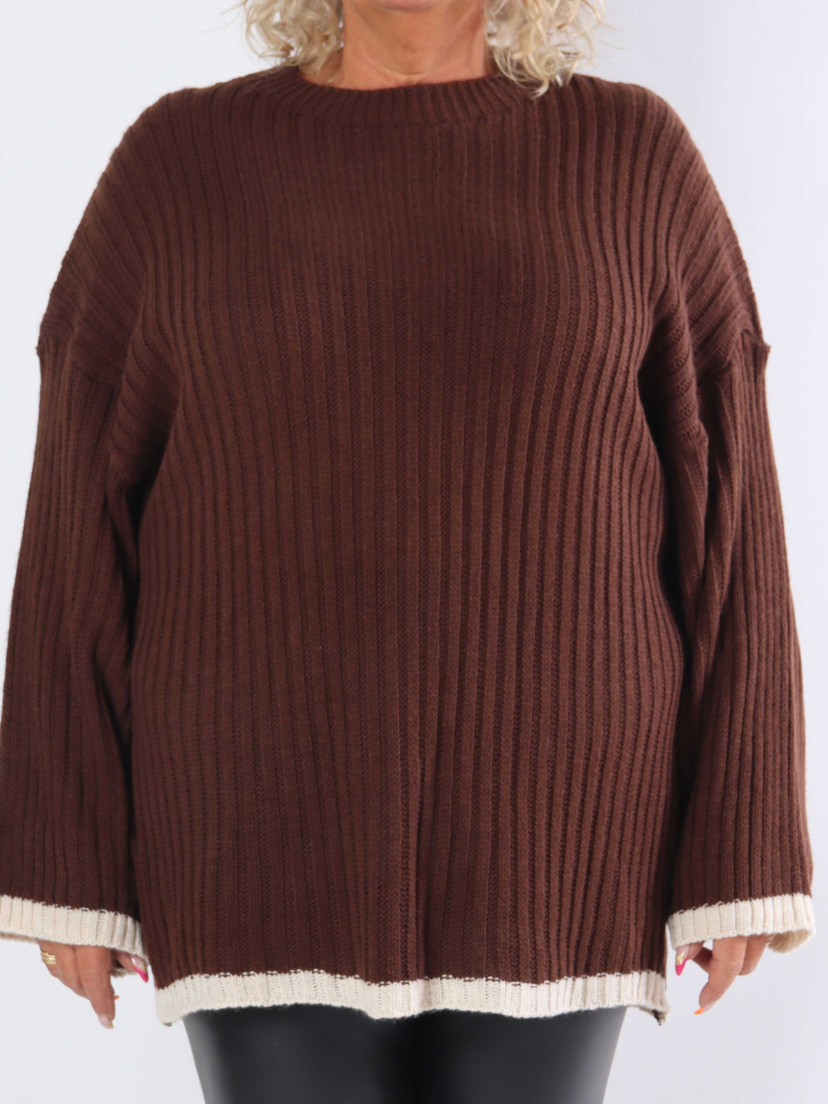 Violet - Stickad blus i plus size med färgad kant