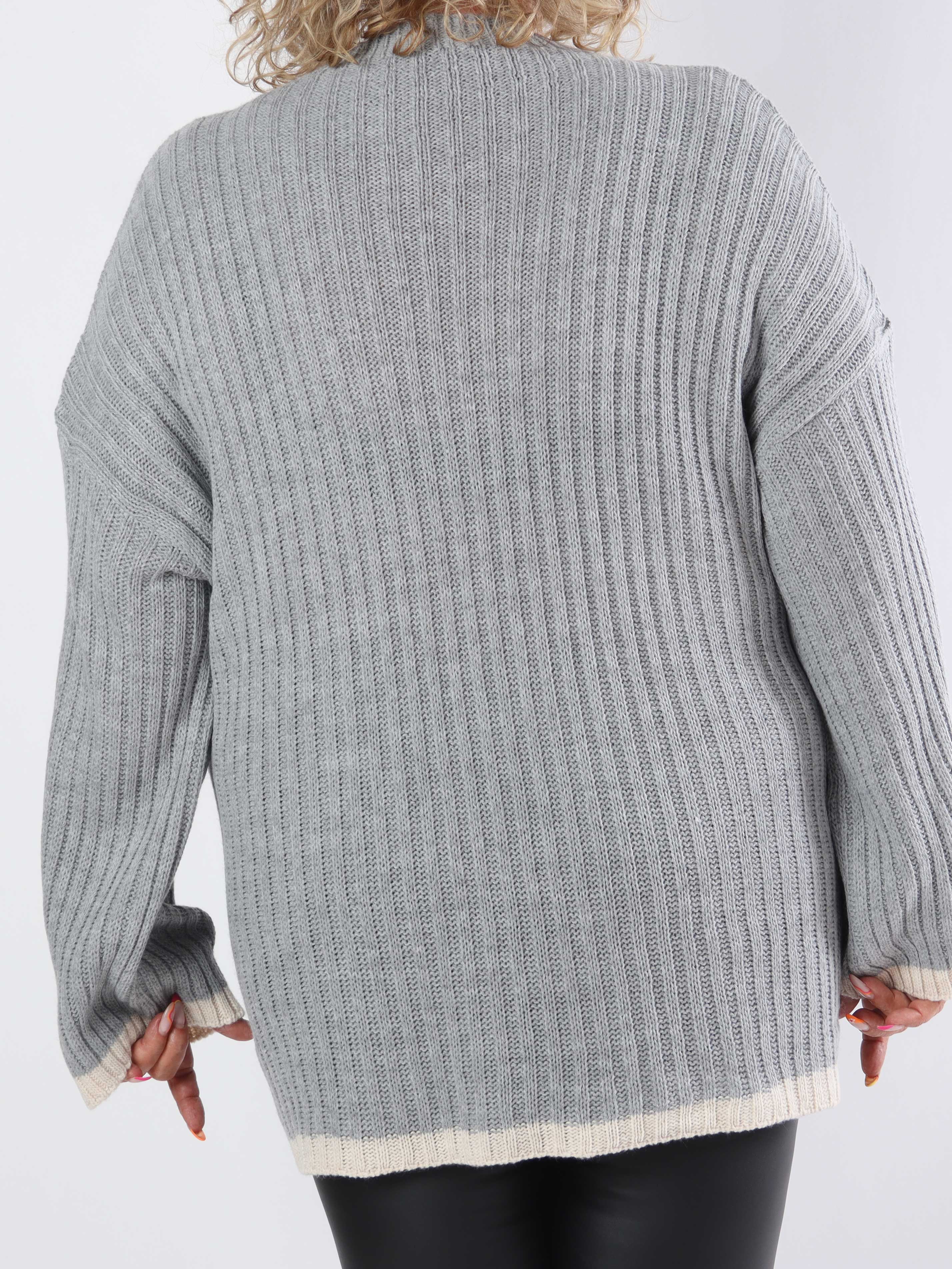 Violet - Stickad blus i plus size med färgad kant