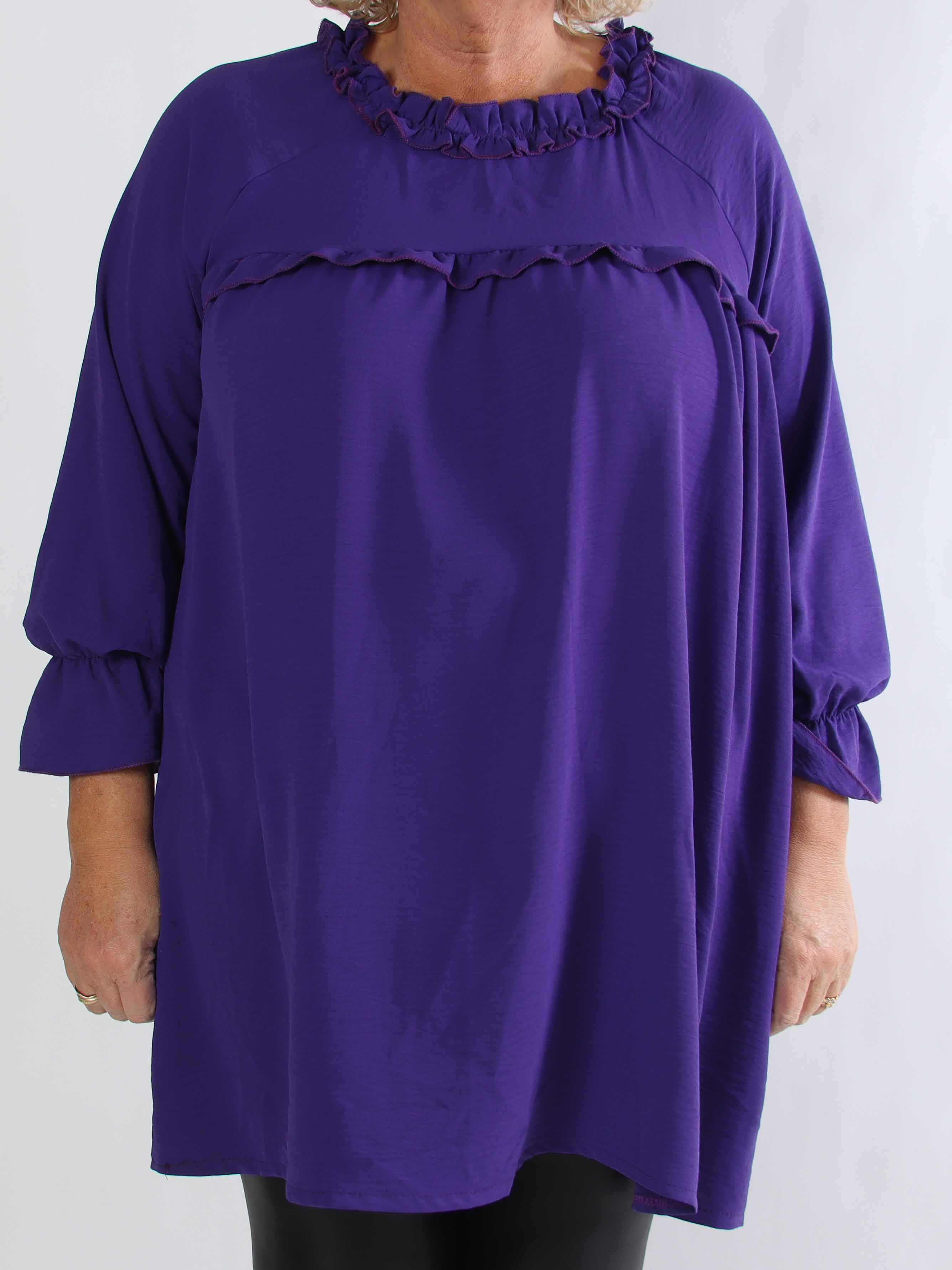 Waleria - Sød plus size kjole i viskose med fine flæsedetaljer