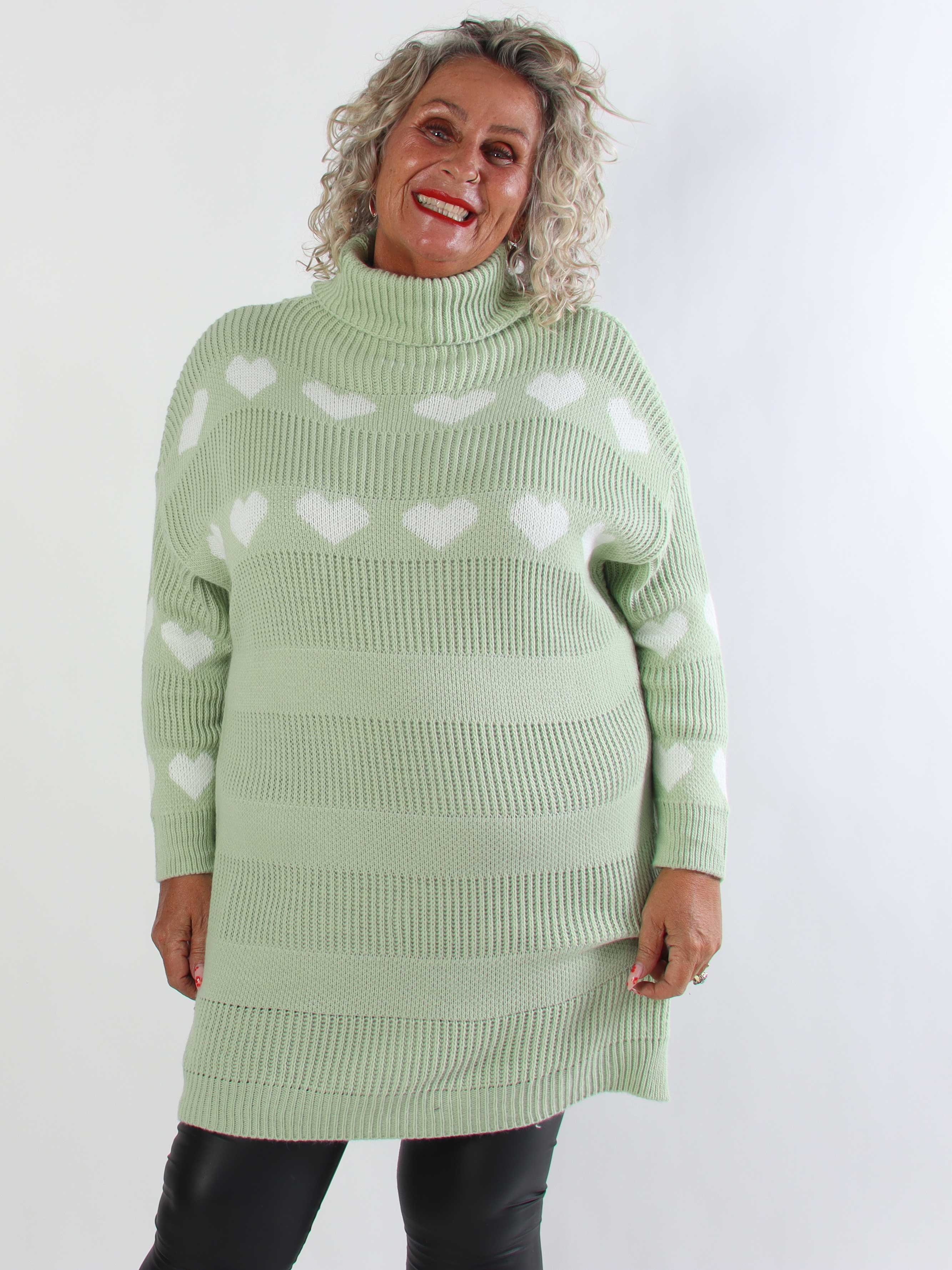 Wendy - Plus size strikkjole med fine hjerter og klassisk rullekrave