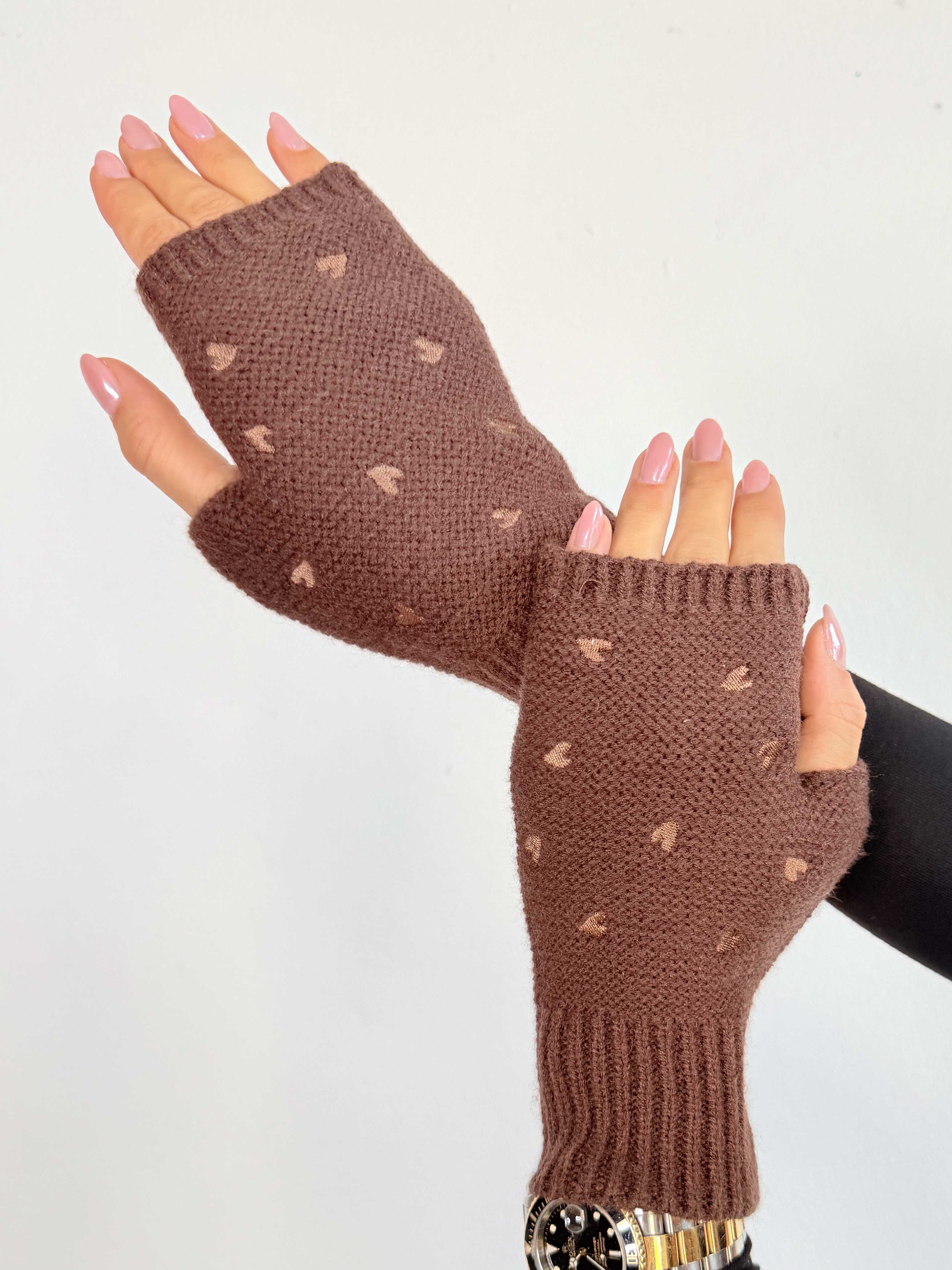 Xenia - Søde handsker med små hjerter på