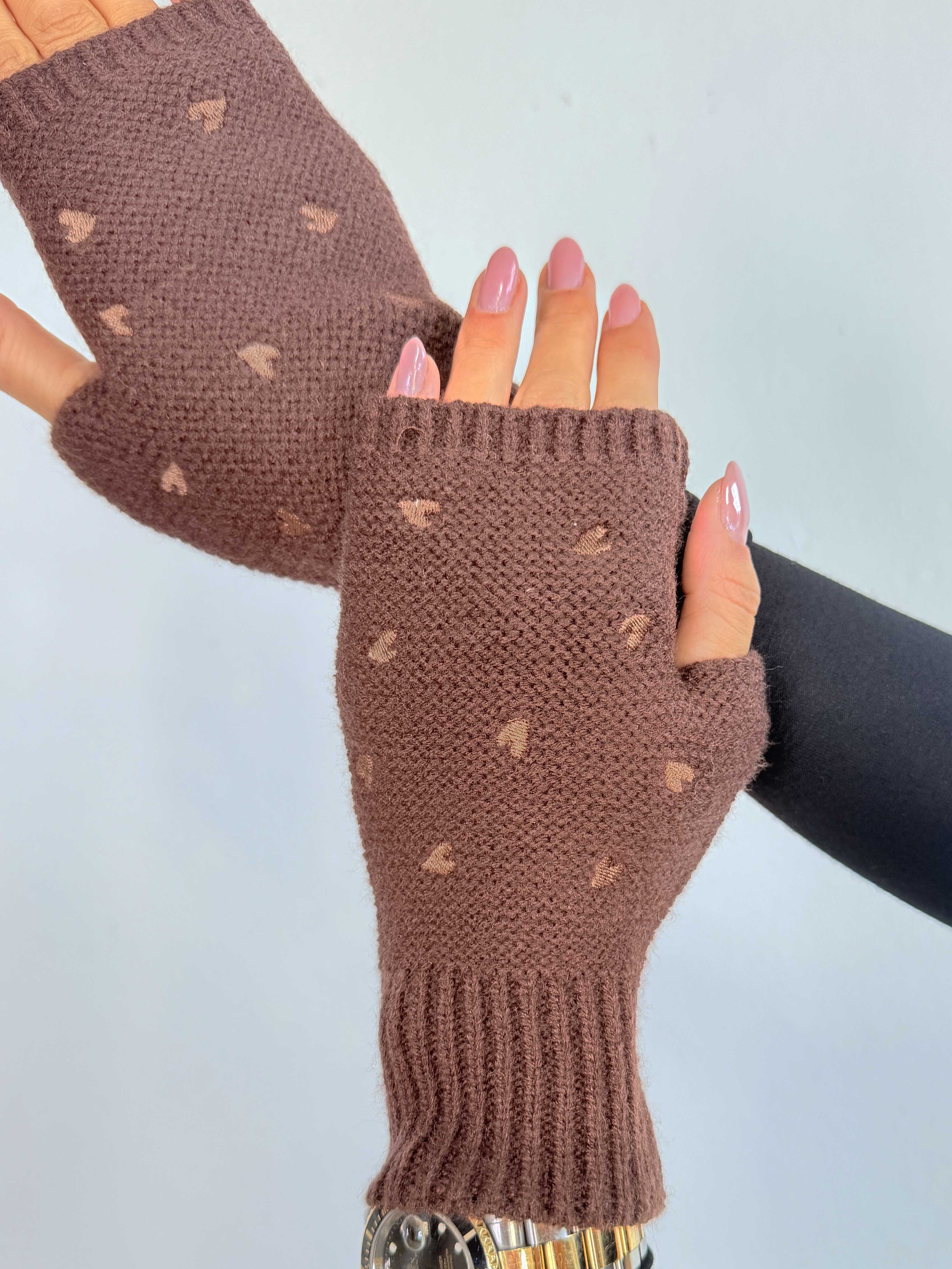 Xenia - Søde handsker med små hjerter på