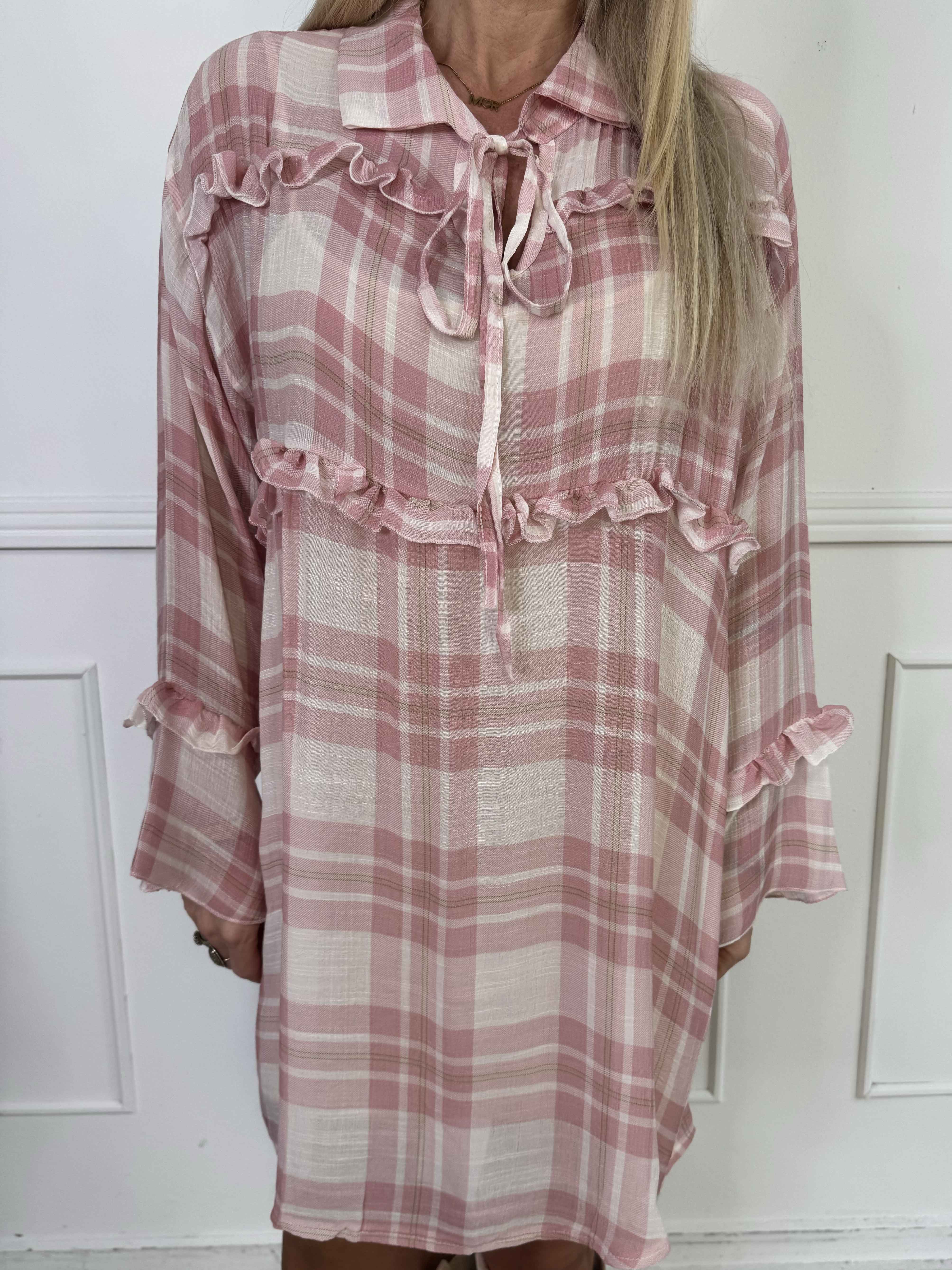 Yanira - Ternet tunikakjole i viskose med fine flæser