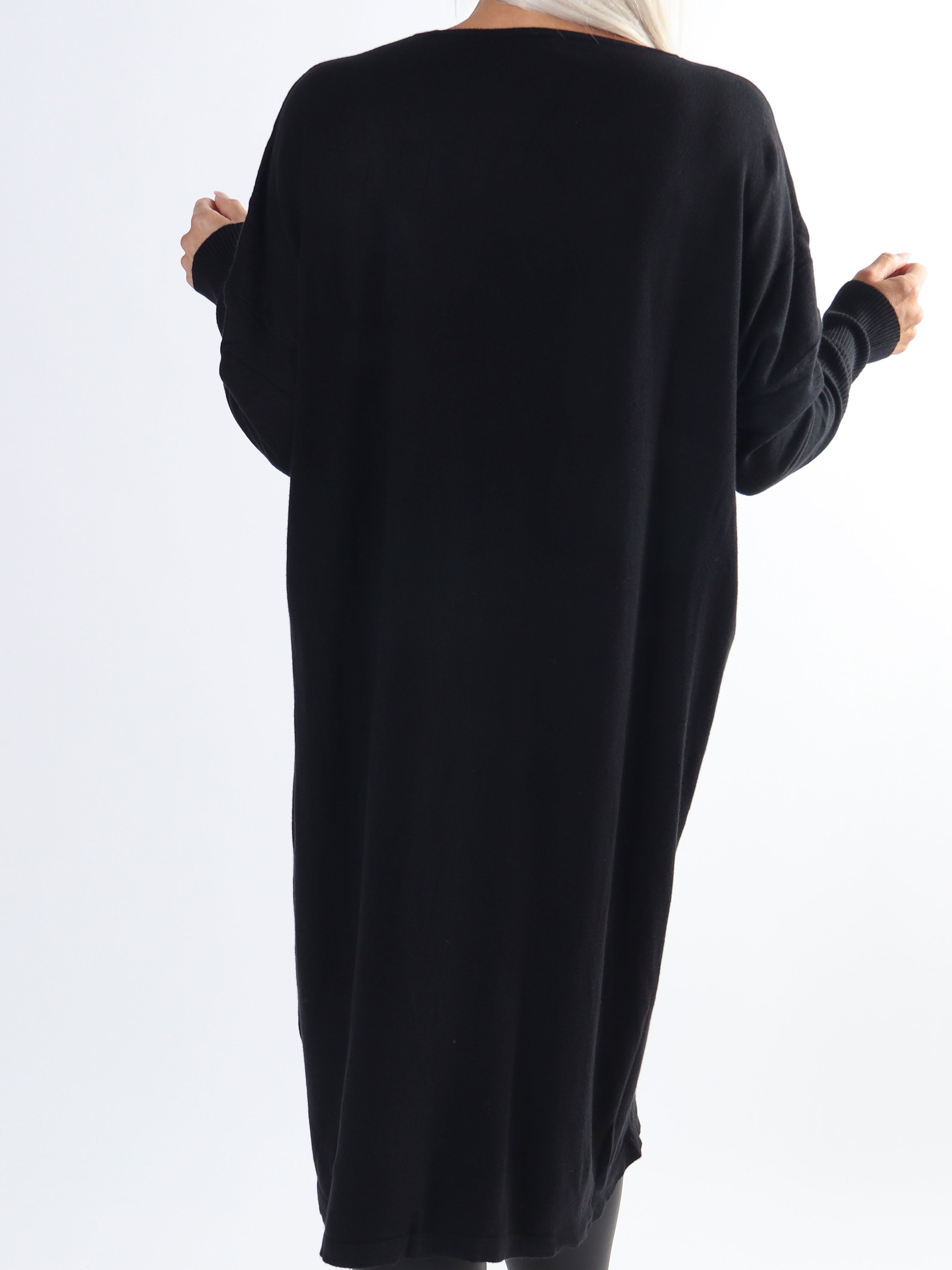 Yasha - Mjuk stickad plus size klänning i elastiskt tyg utsmyckad med strass