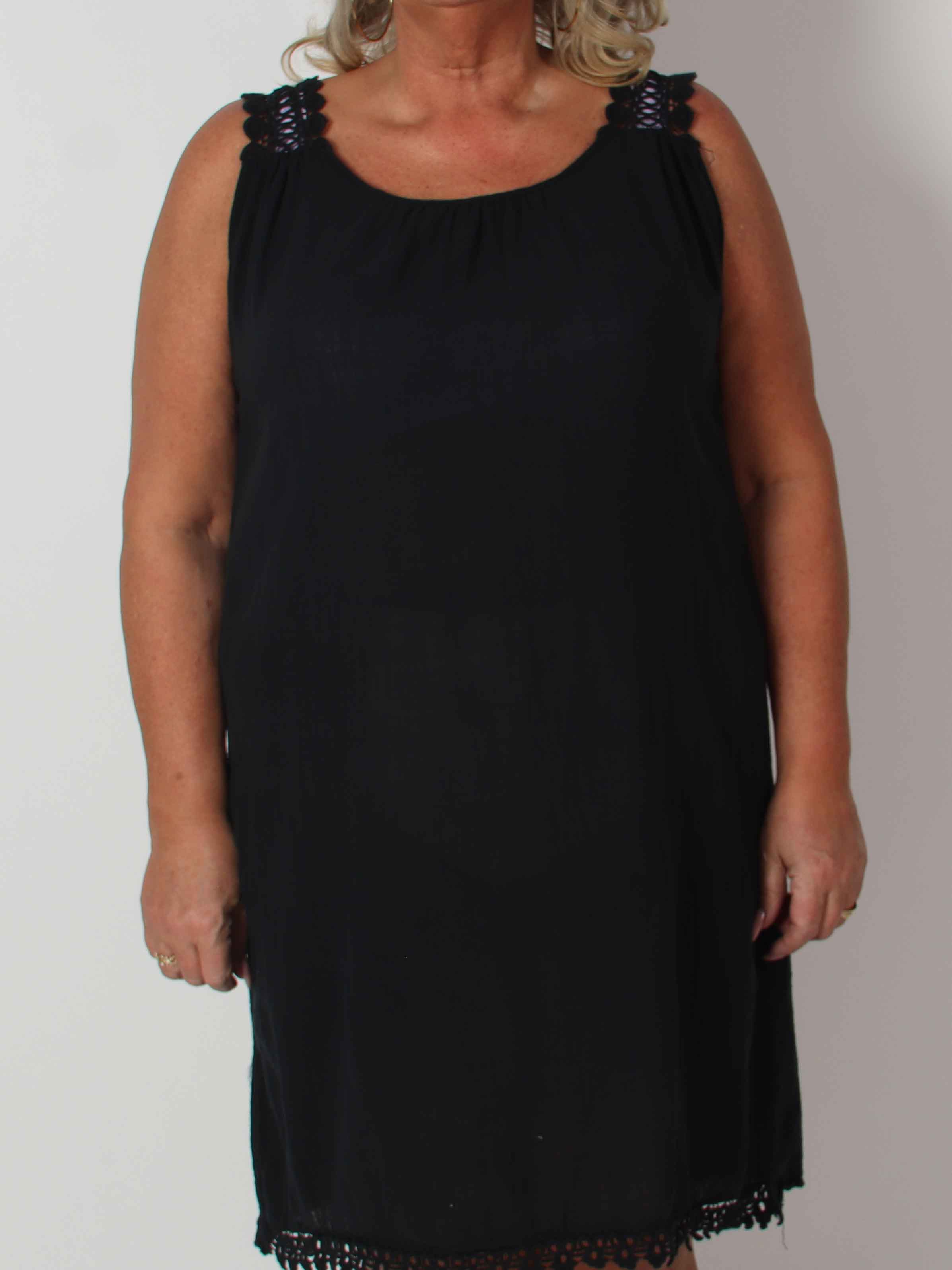 Zella - Söt bomullsklänning i plusstorlek med broderade band