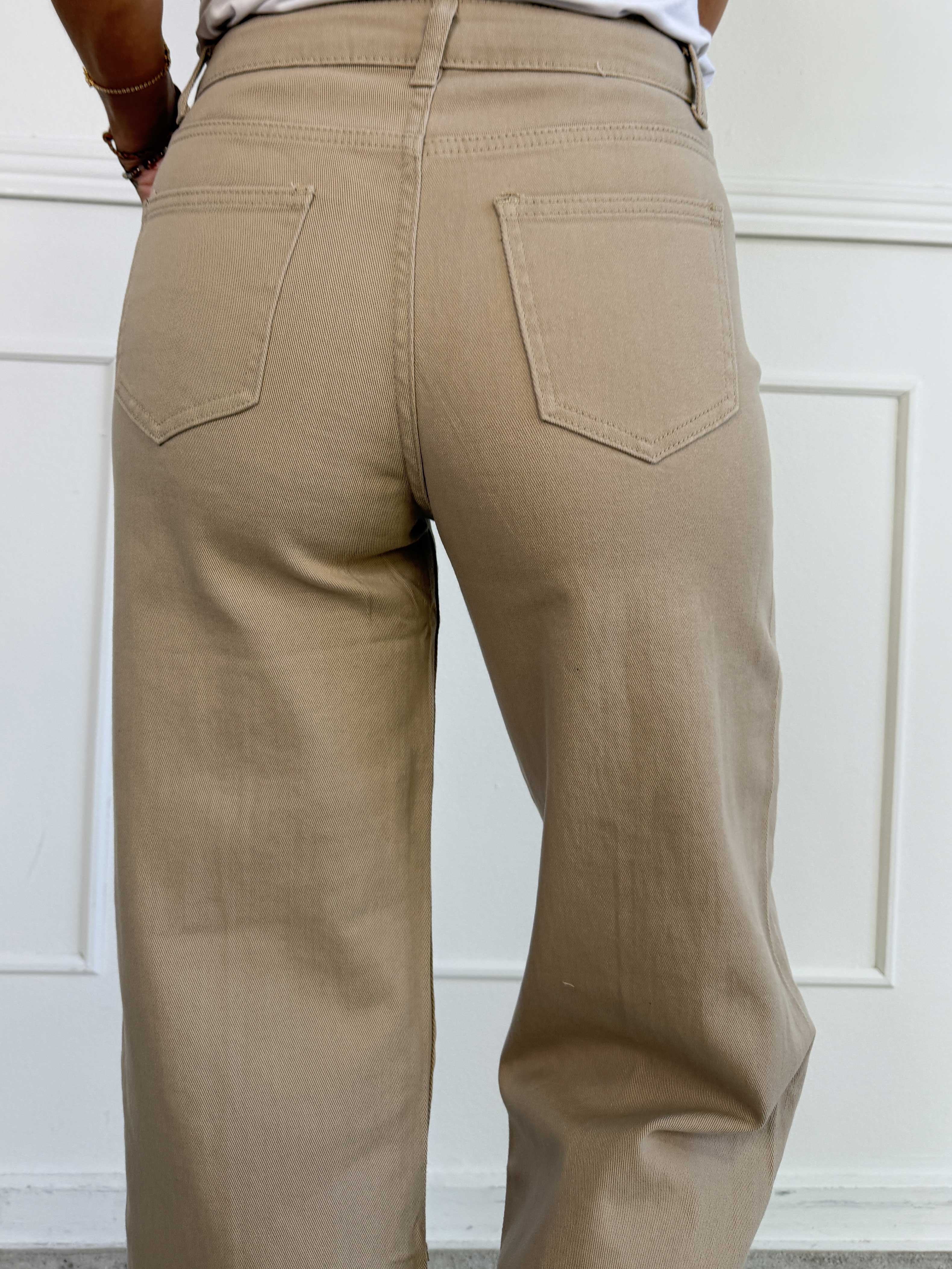 Zelma - Stilrene beige jeans med dekorativ syning langs benene