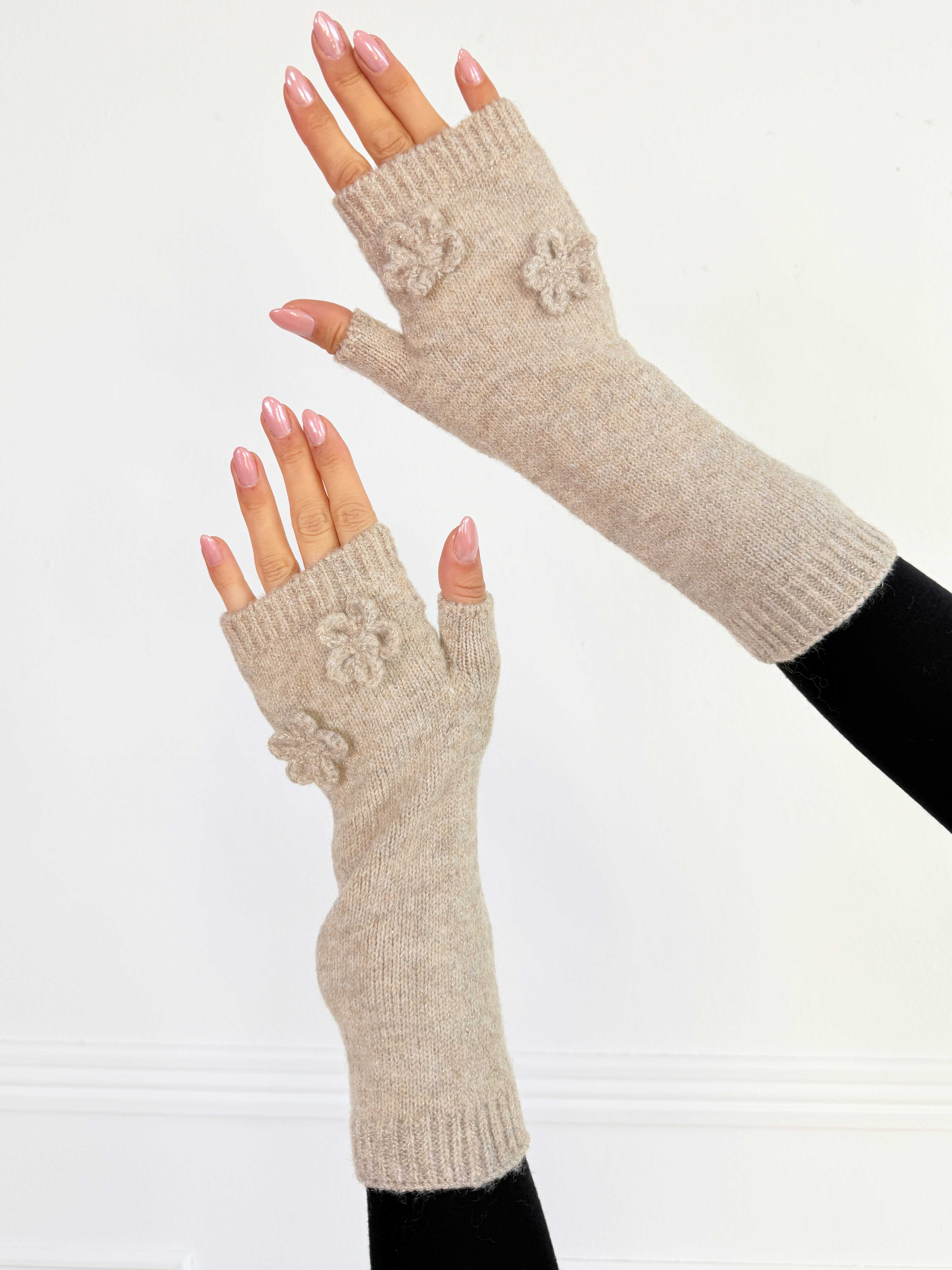 Zora - Søde handsker med små blomster og glimmertråde